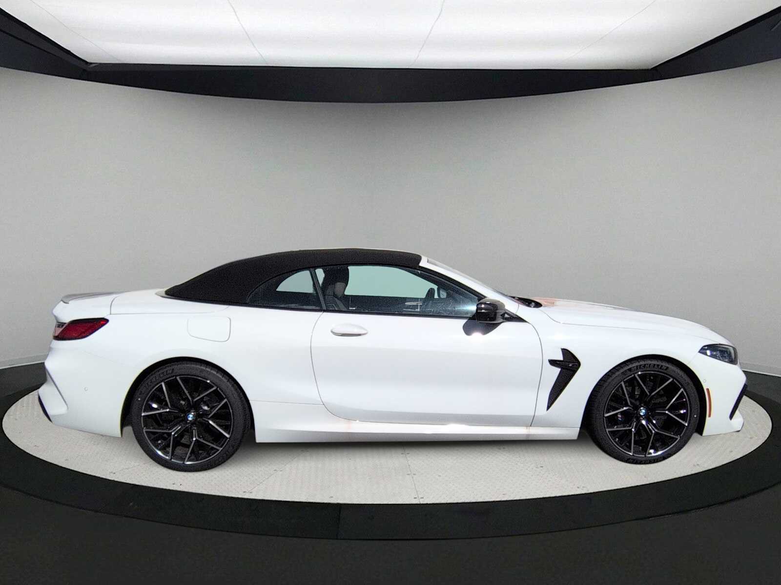 Thumbnail: 2025 BMW M8 - 9