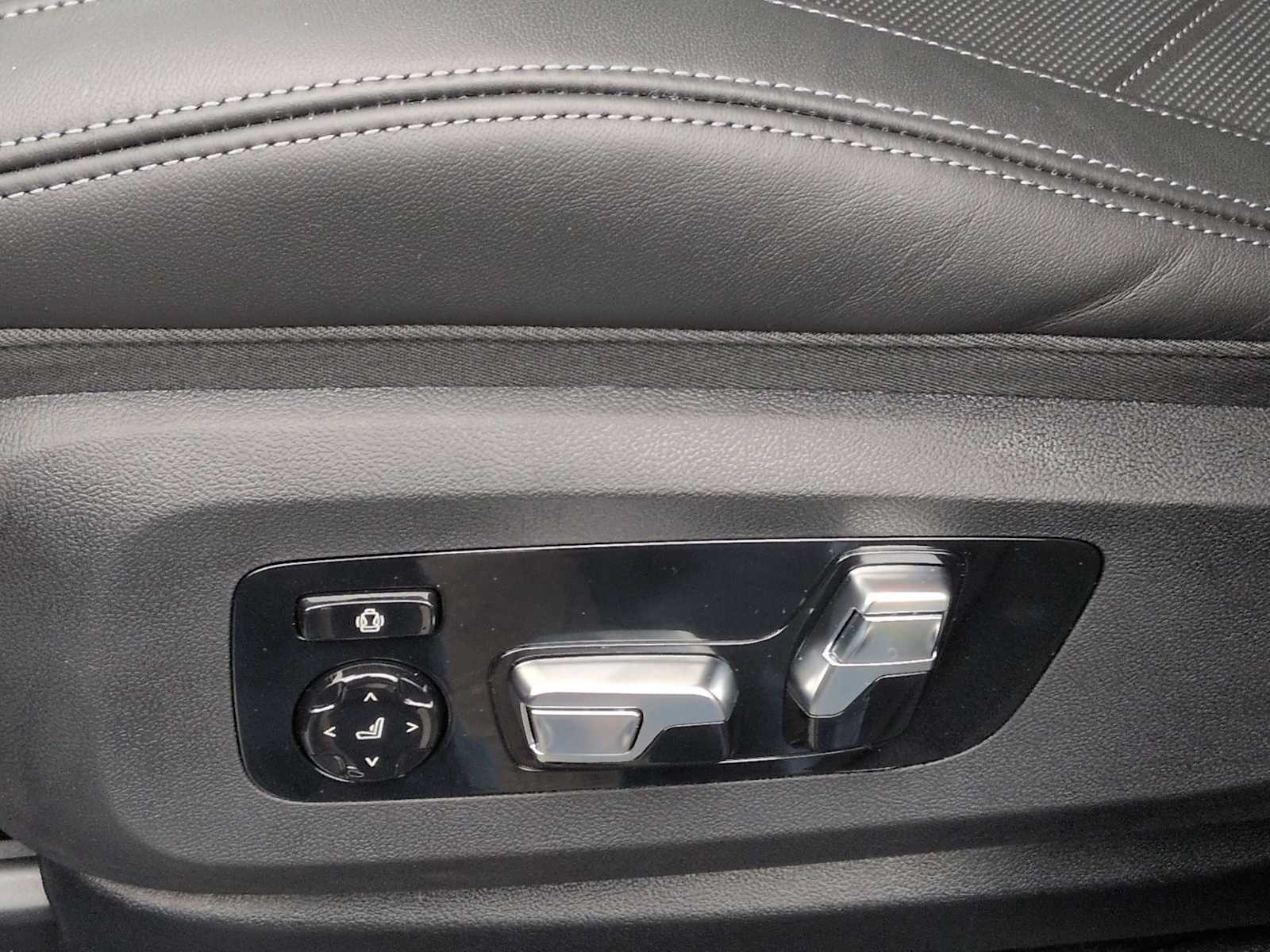 Thumbnail: 2026 BMW XM - 18