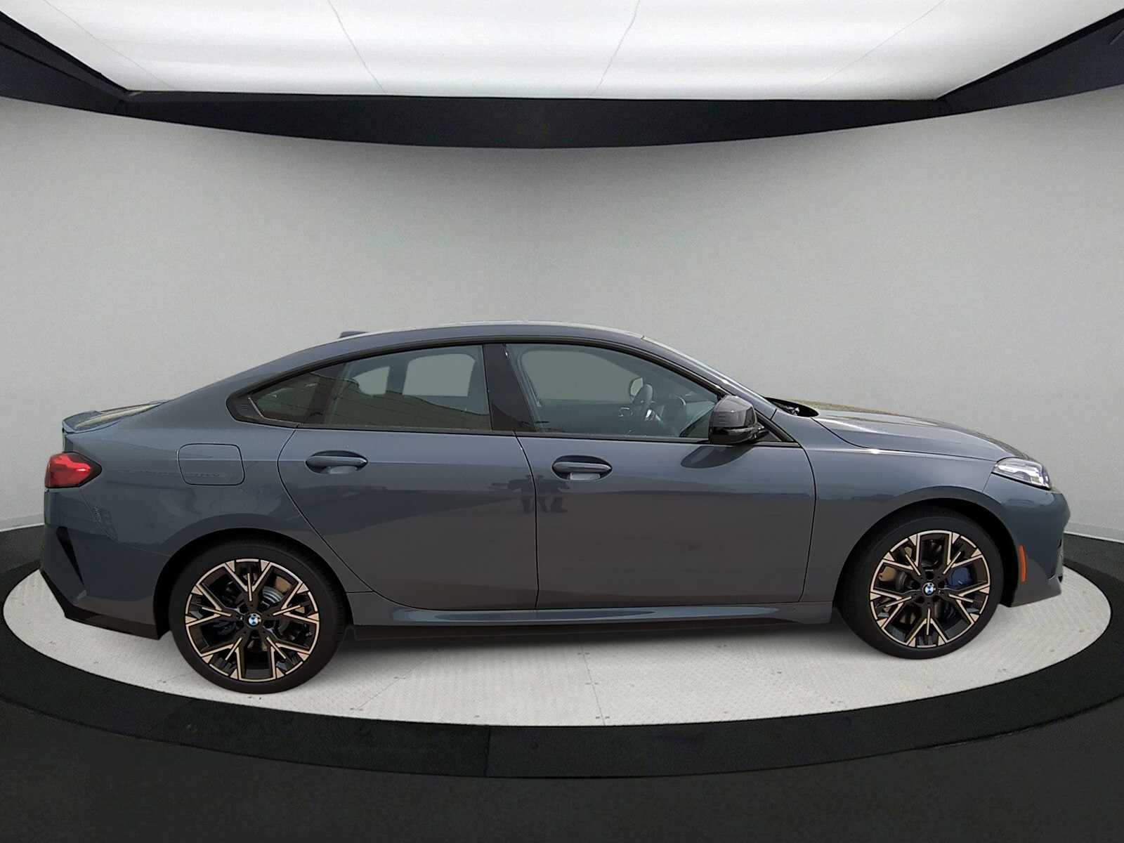 Thumbnail: 2025 BMW 2 Series - 9