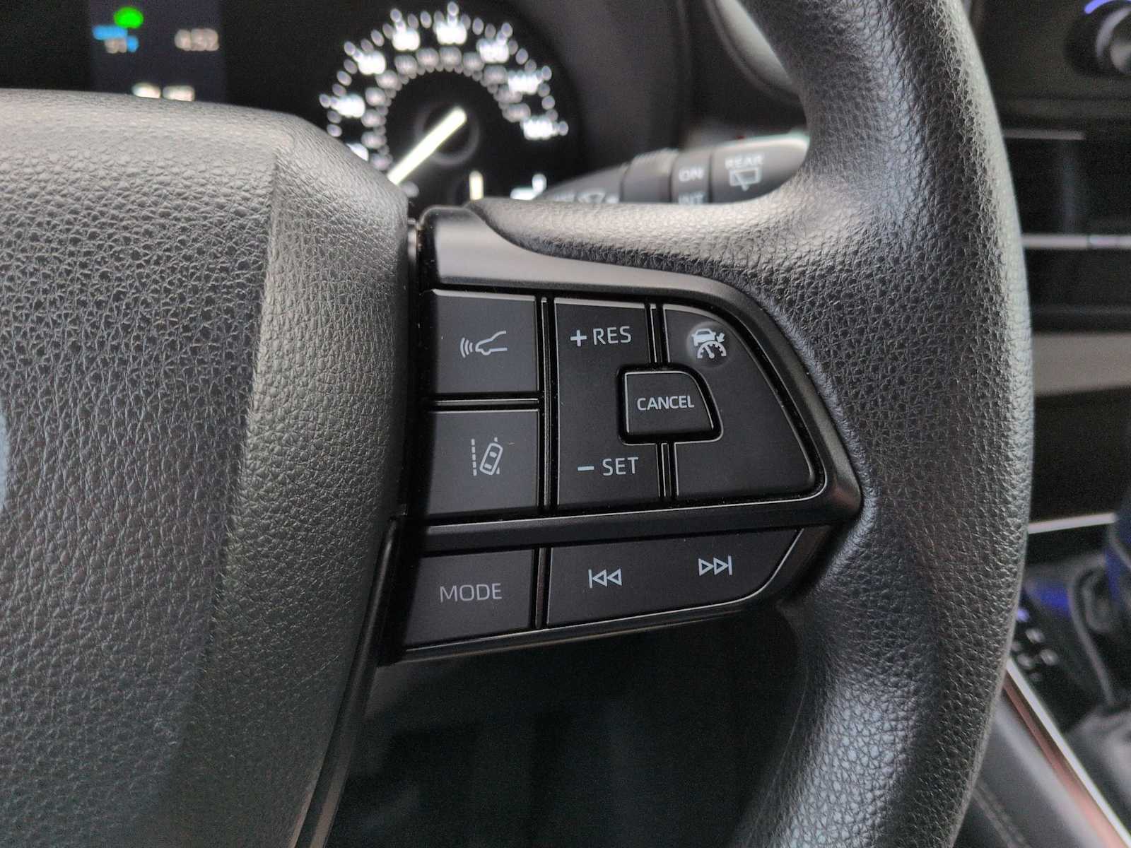 Thumbnail: 2024 Toyota Sienna - 25