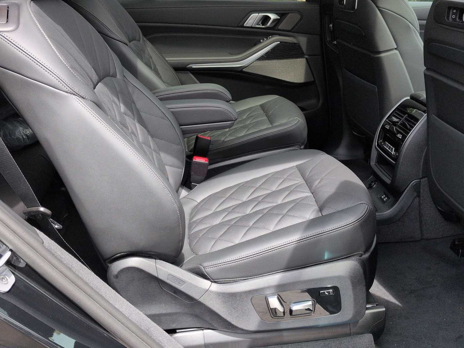 Thumbnail: 2027 BMW X7 - 22