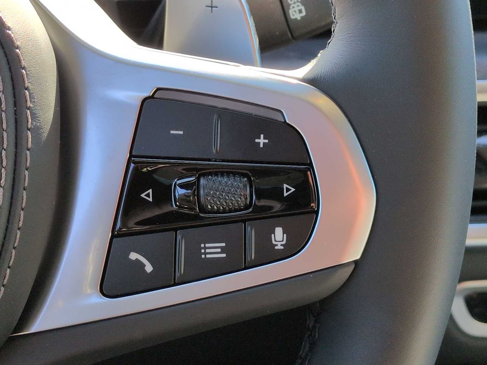 Thumbnail: 2026 BMW X5 - 25