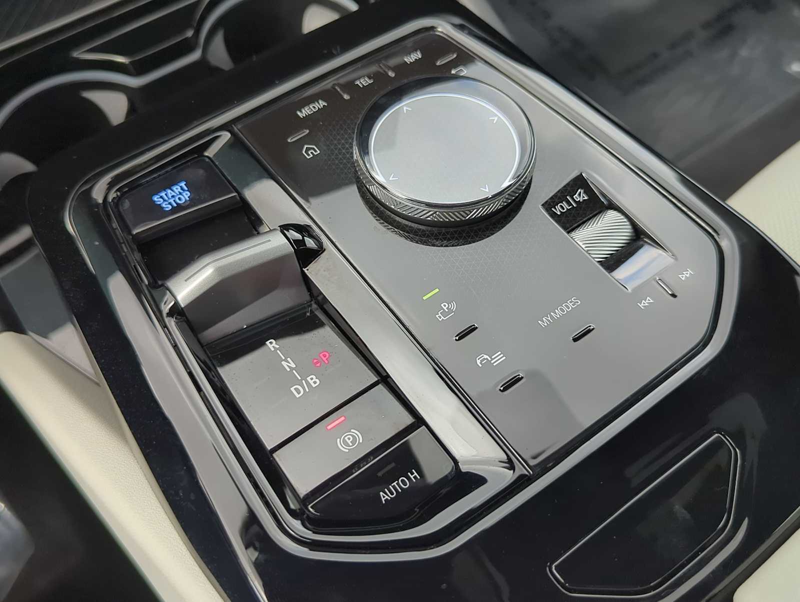 Thumbnail: 2024 BMW i5 - 33