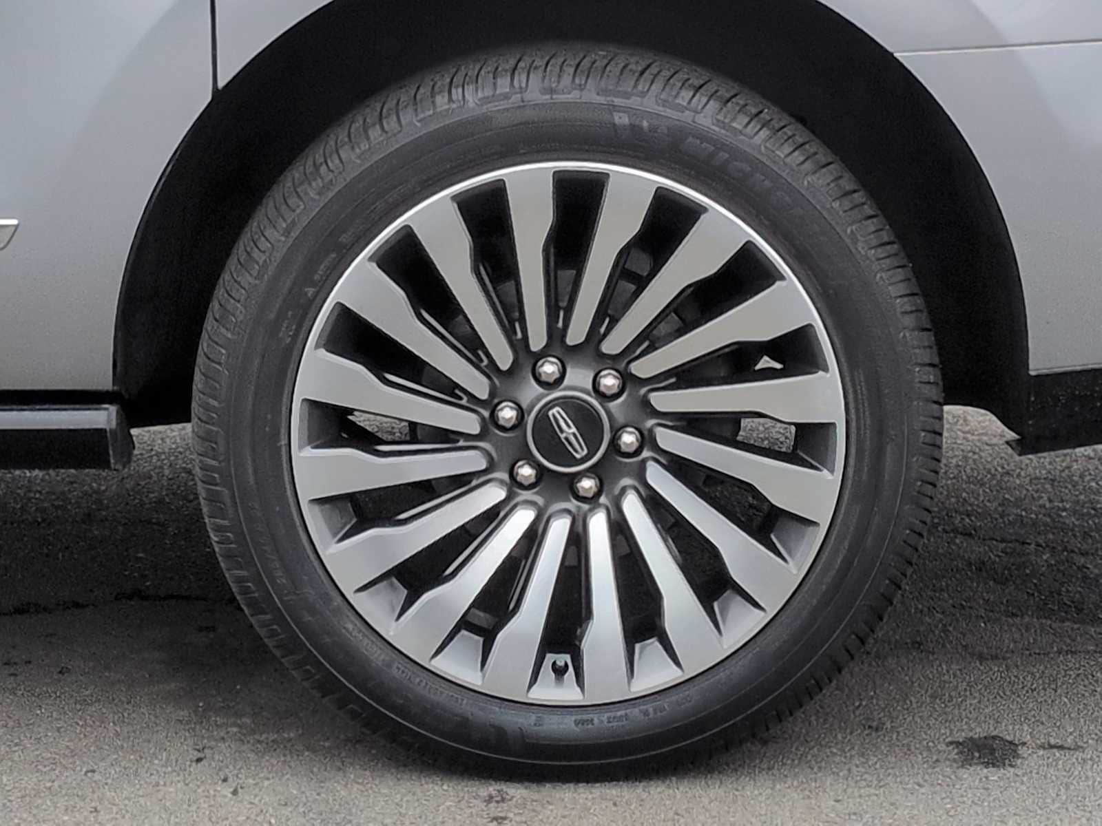 Thumbnail: 2020 Lincoln Navigator L - 14