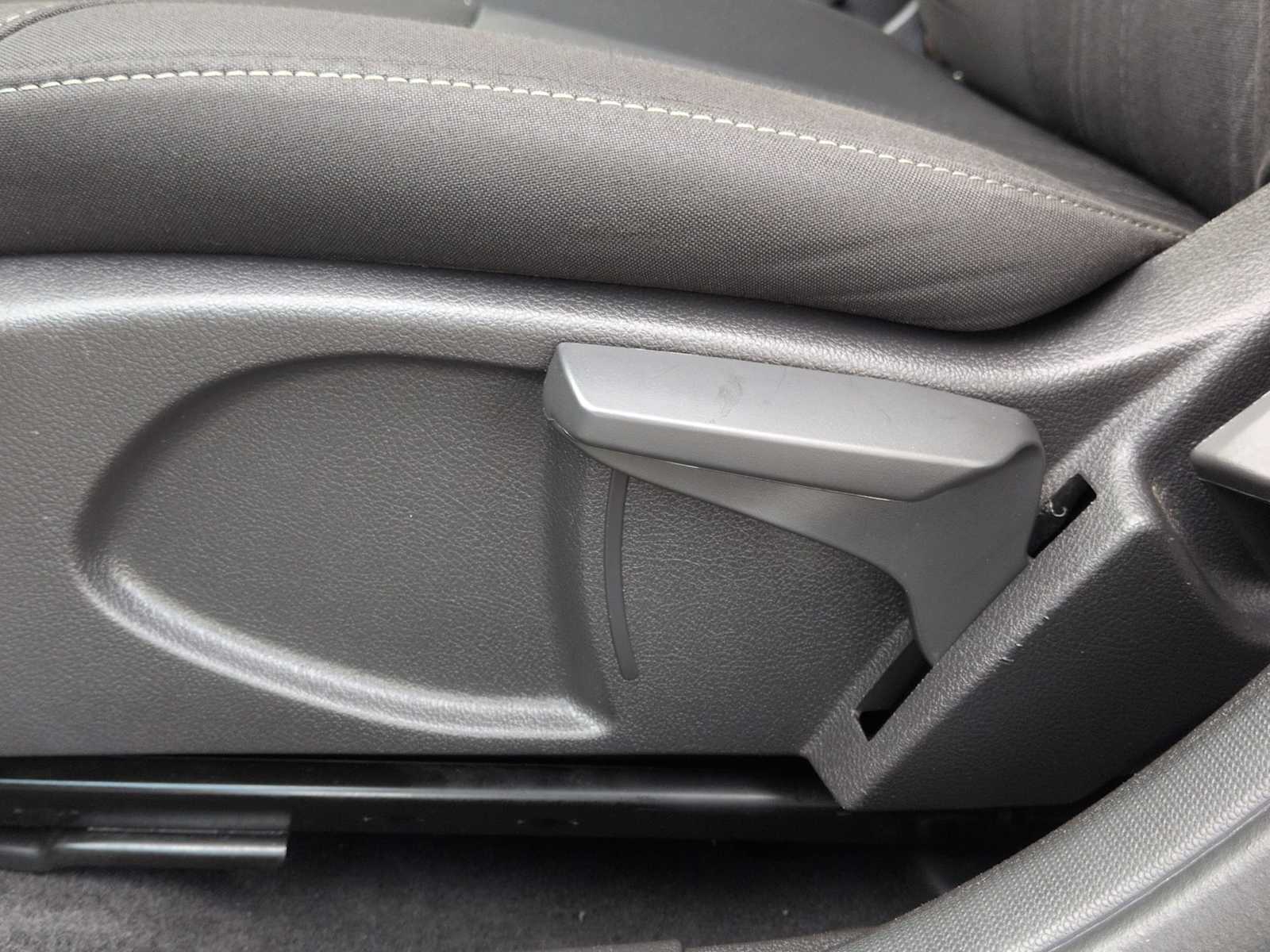 Thumbnail: 2018 Ford Focus - 17