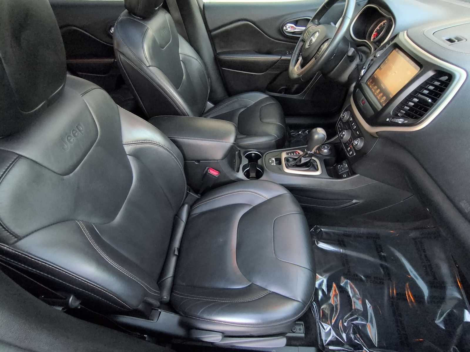 Thumbnail: 2016 Jeep Cherokee - 24