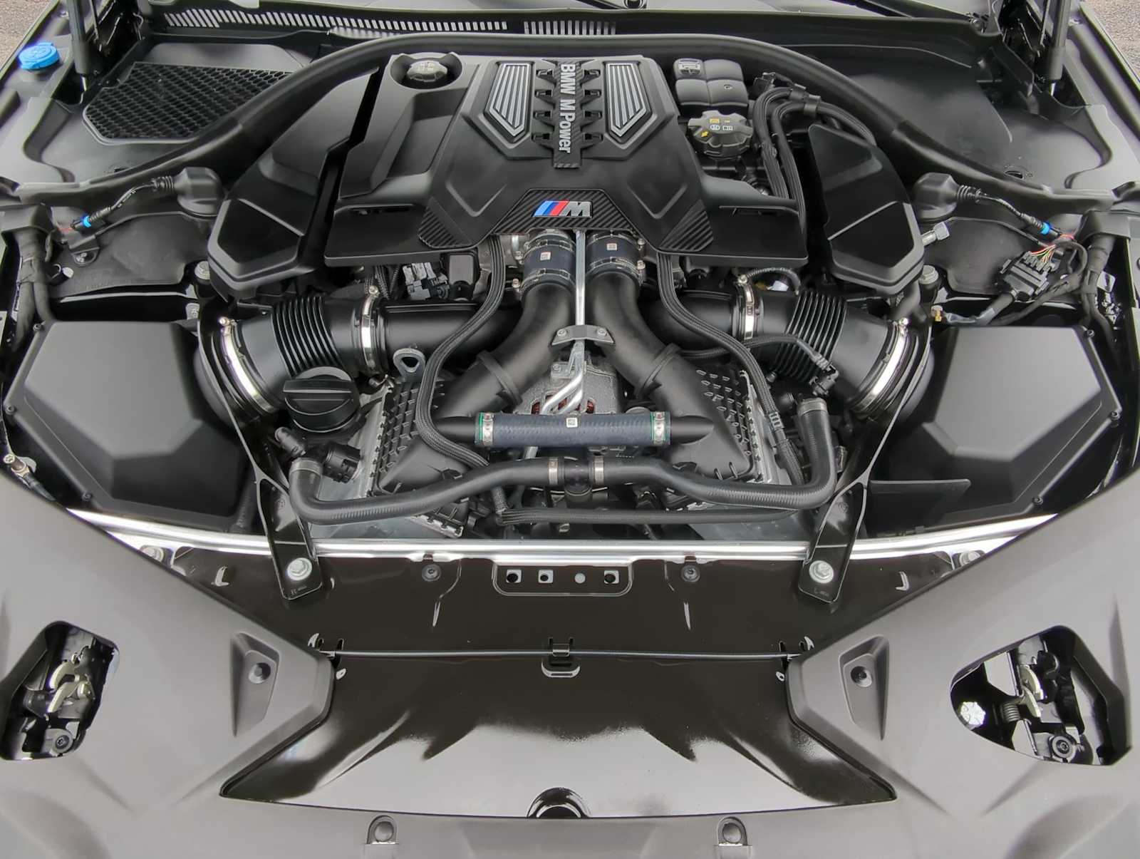 Thumbnail: 2025 BMW M8 - 14