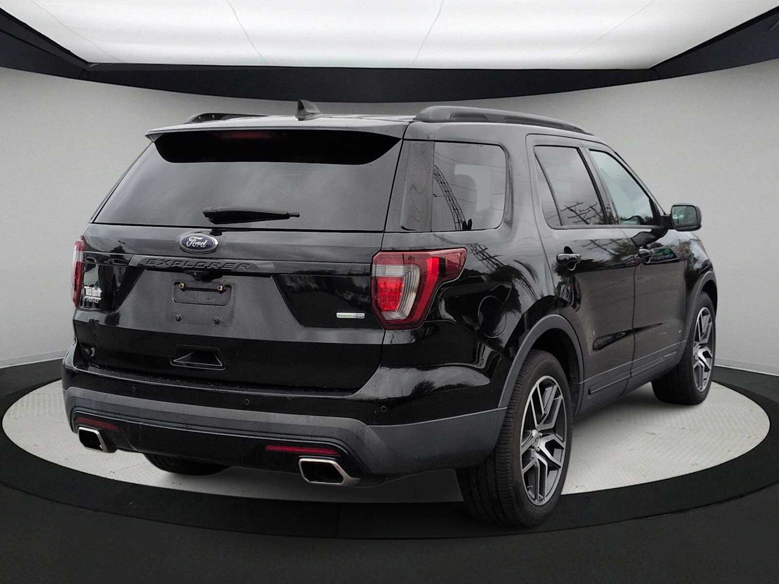 Thumbnail: 2016 Ford Explorer - 8
