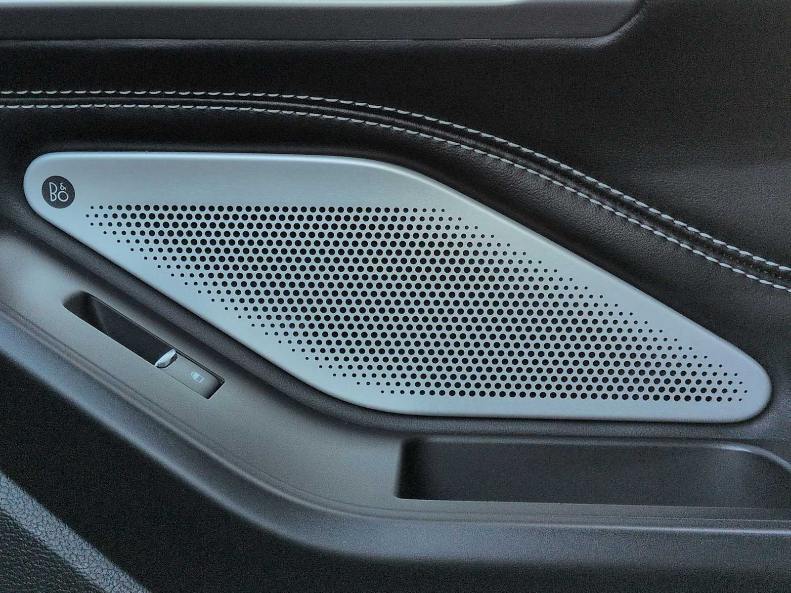 Thumbnail: 2020 Ford Explorer - 33