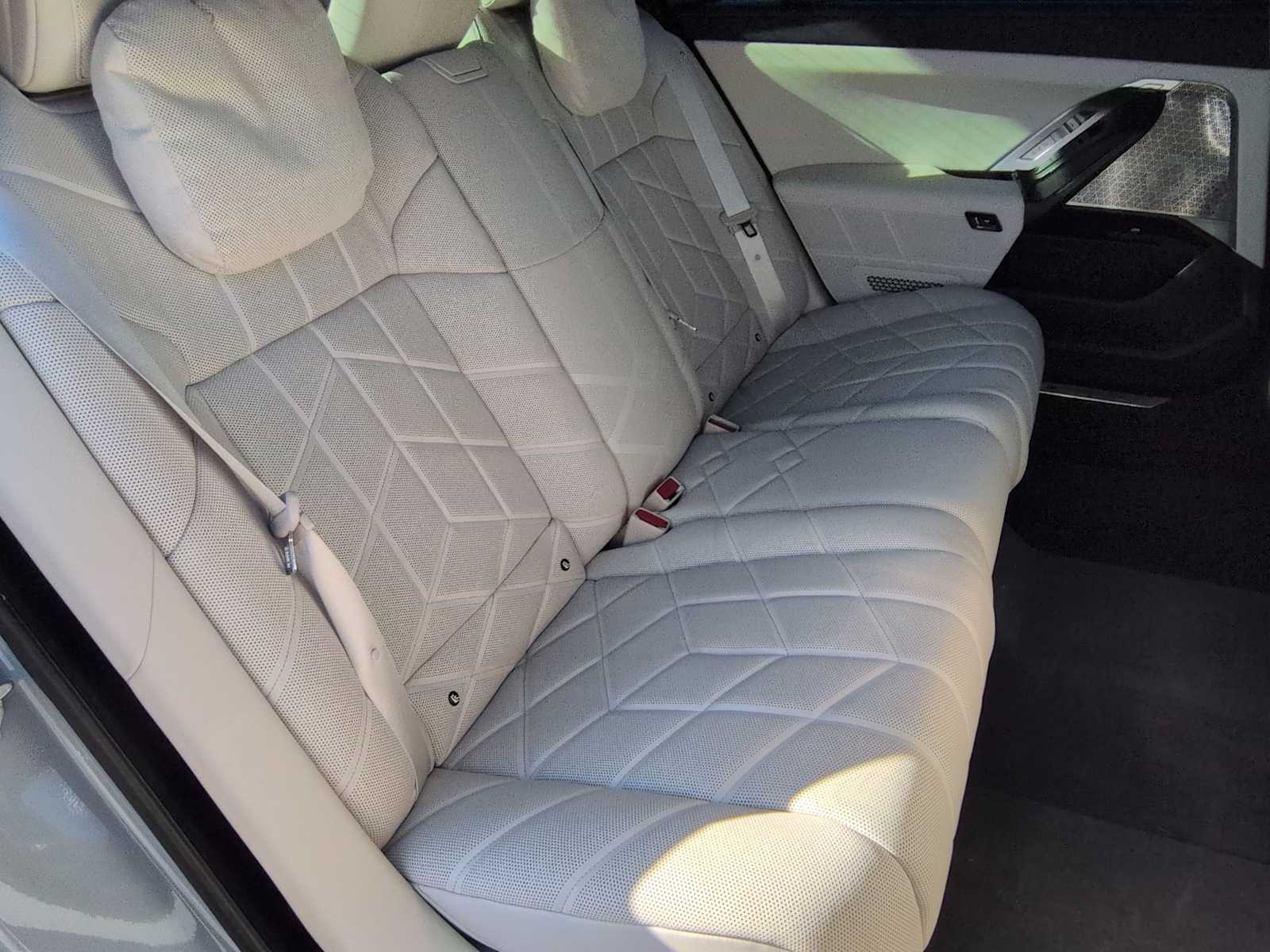 Thumbnail: 2023 BMW i7 - 22