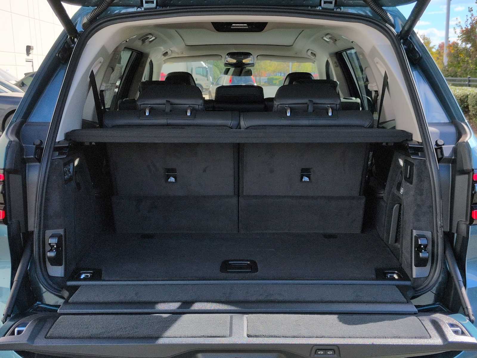 Thumbnail: 2026 BMW X7 - 37