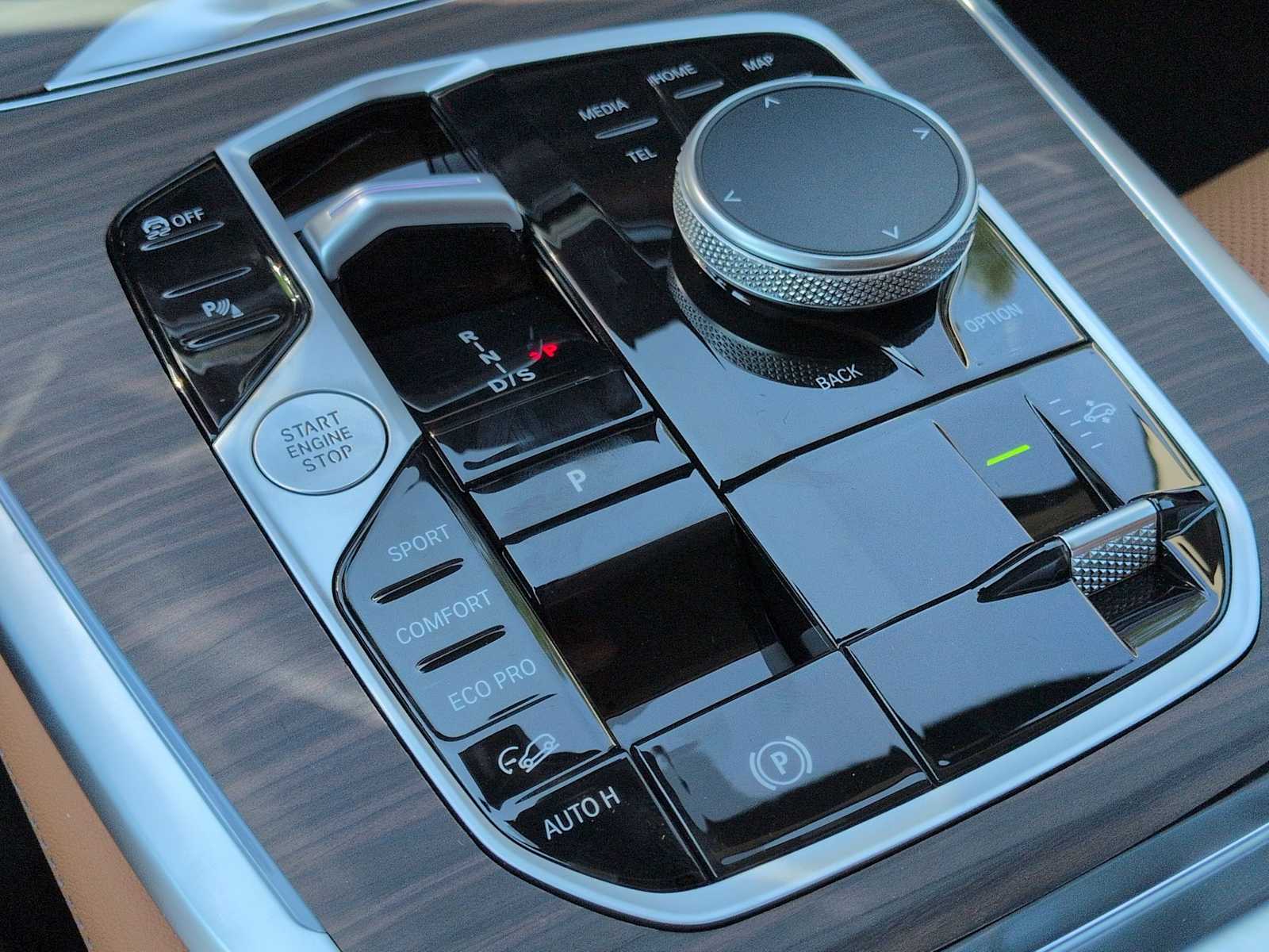 Thumbnail: 2027 BMW X7 - 35
