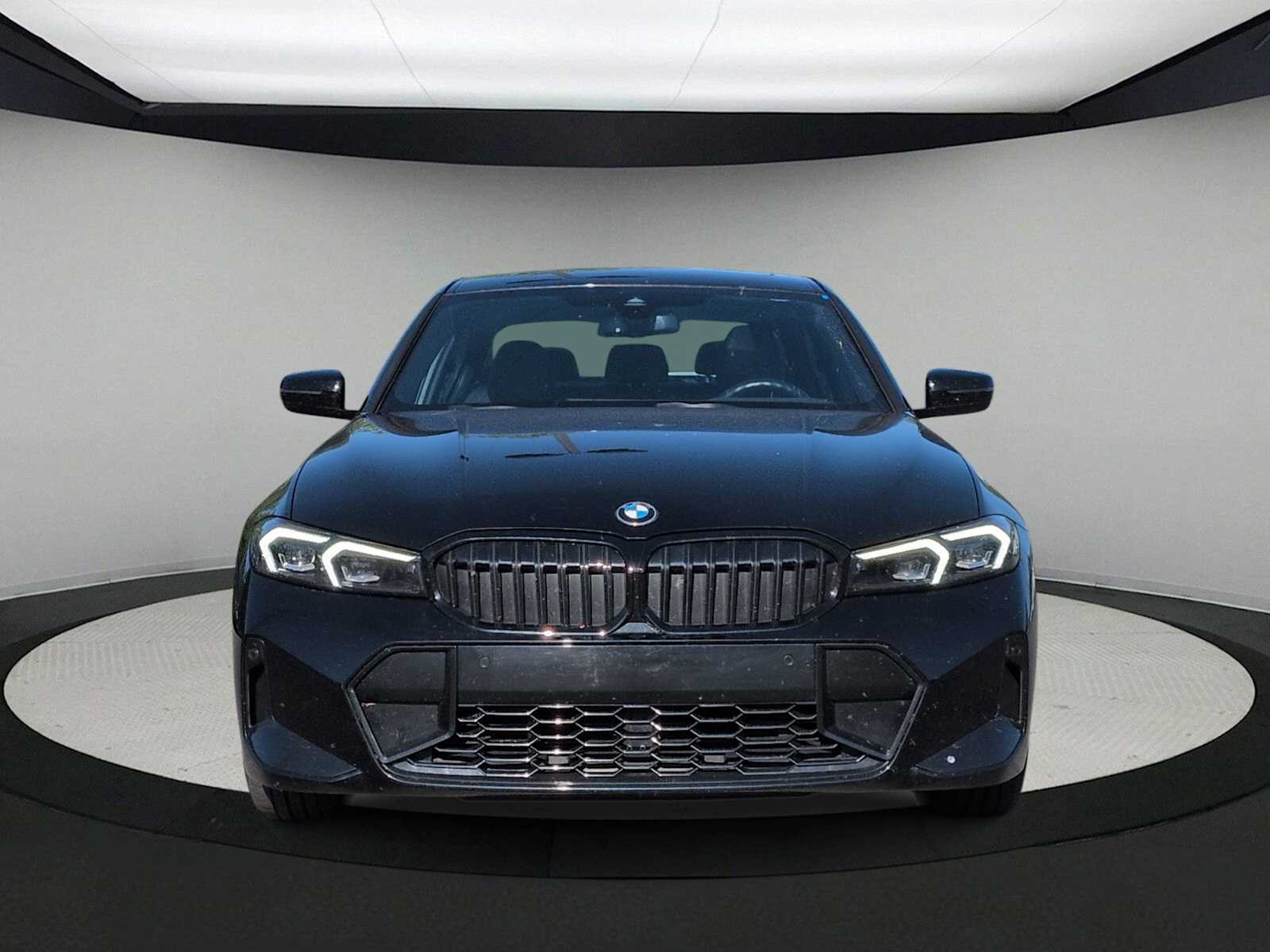 Thumbnail: 2023 BMW 3 Series - 3