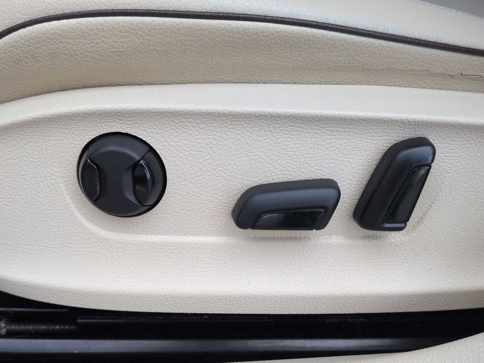 Thumbnail: 2018 Volkswagen Passat - 18