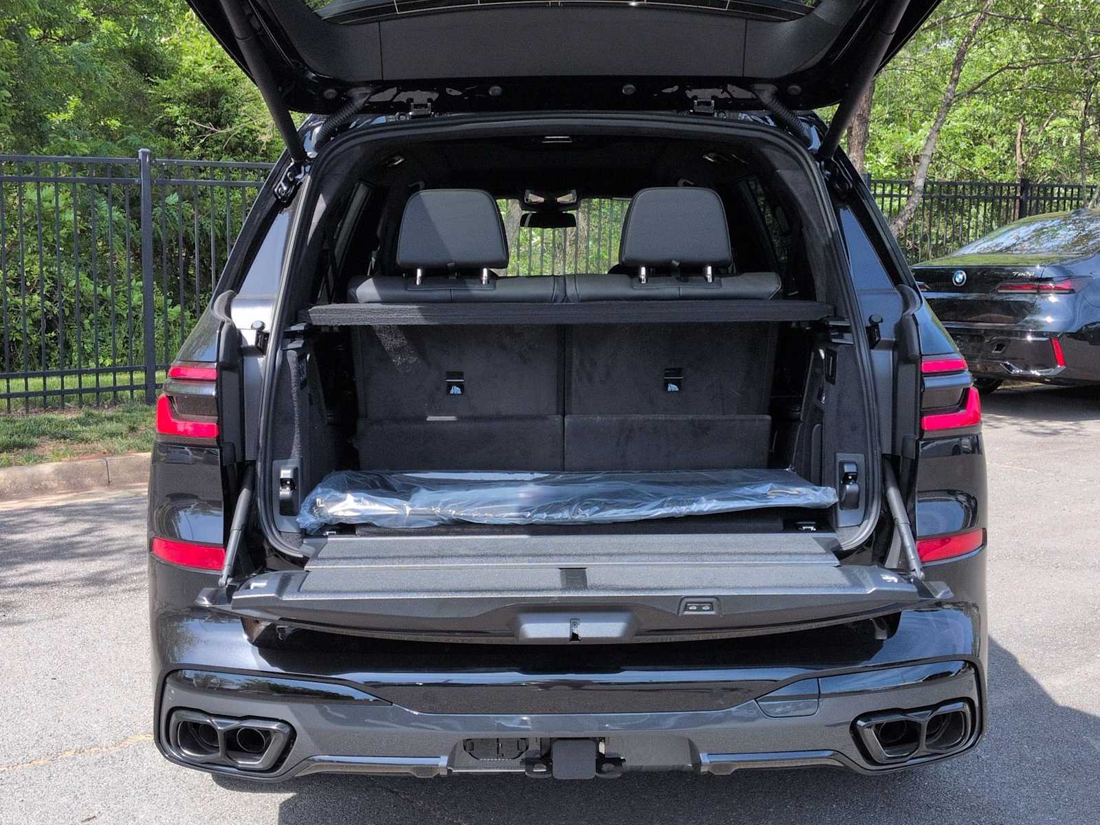 Thumbnail: 2027 BMW X7 - 36
