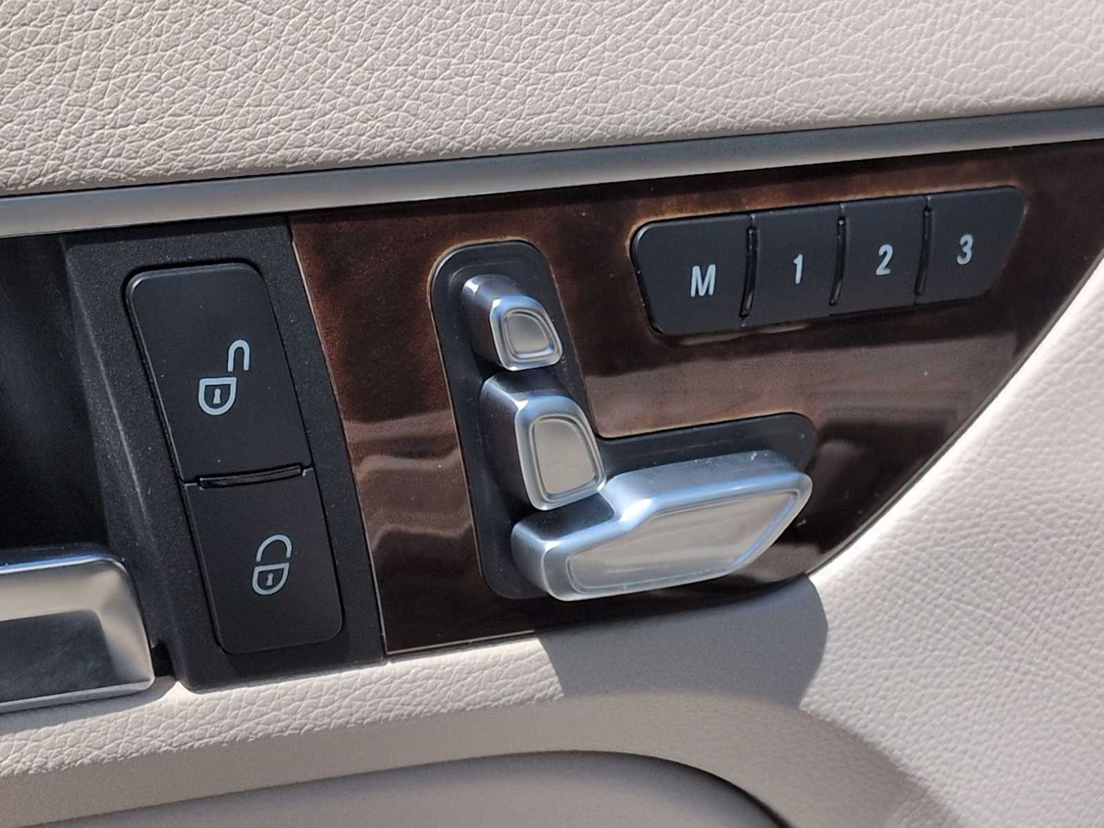 Thumbnail: 2015 Mercedes-Benz E-Class - 17