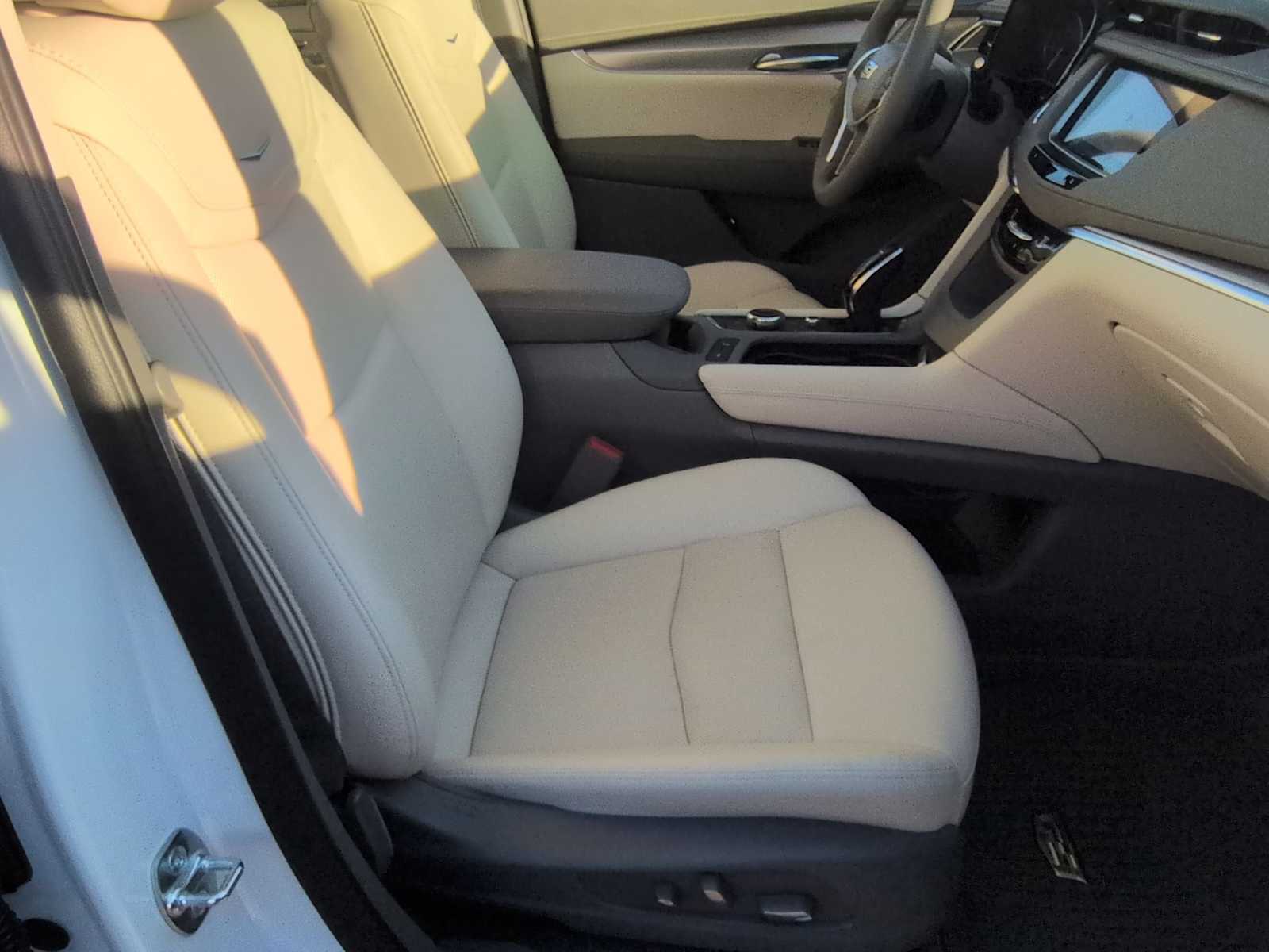 Thumbnail: 2025 Cadillac XT5 - 24