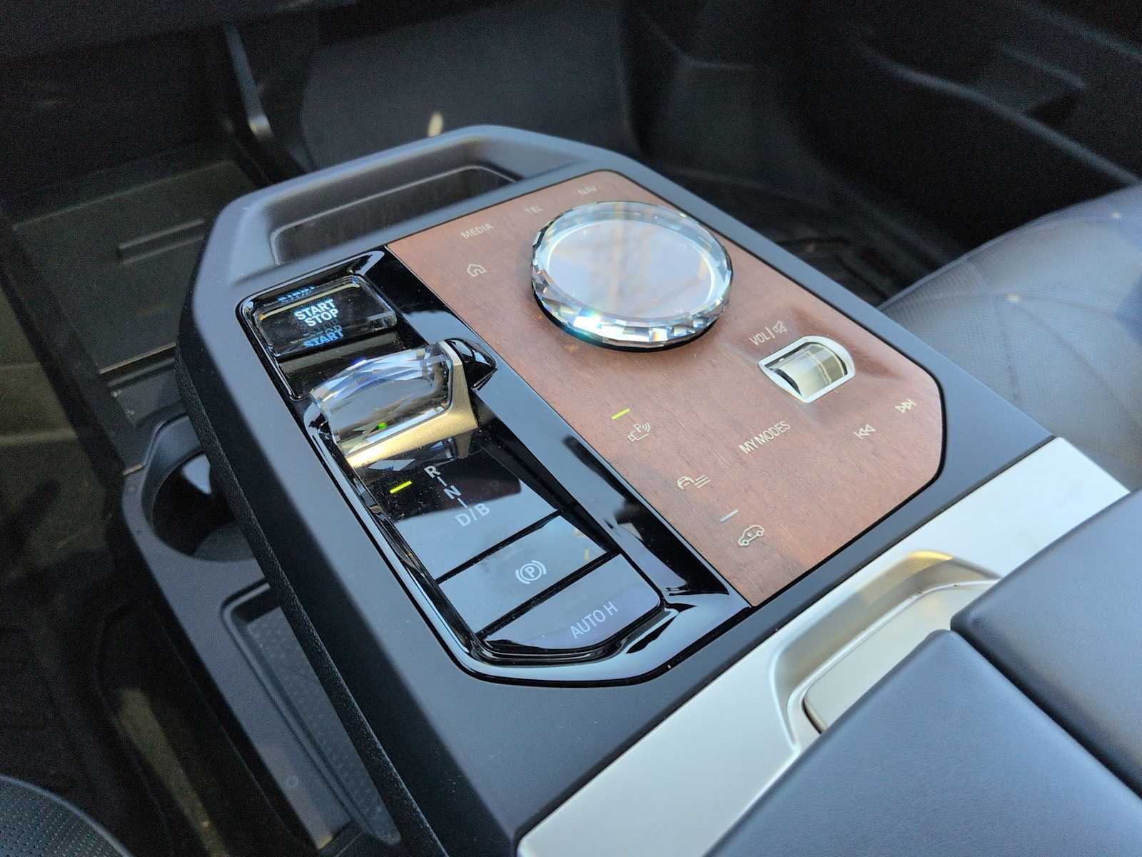 Thumbnail: 2022 BMW iX - 34