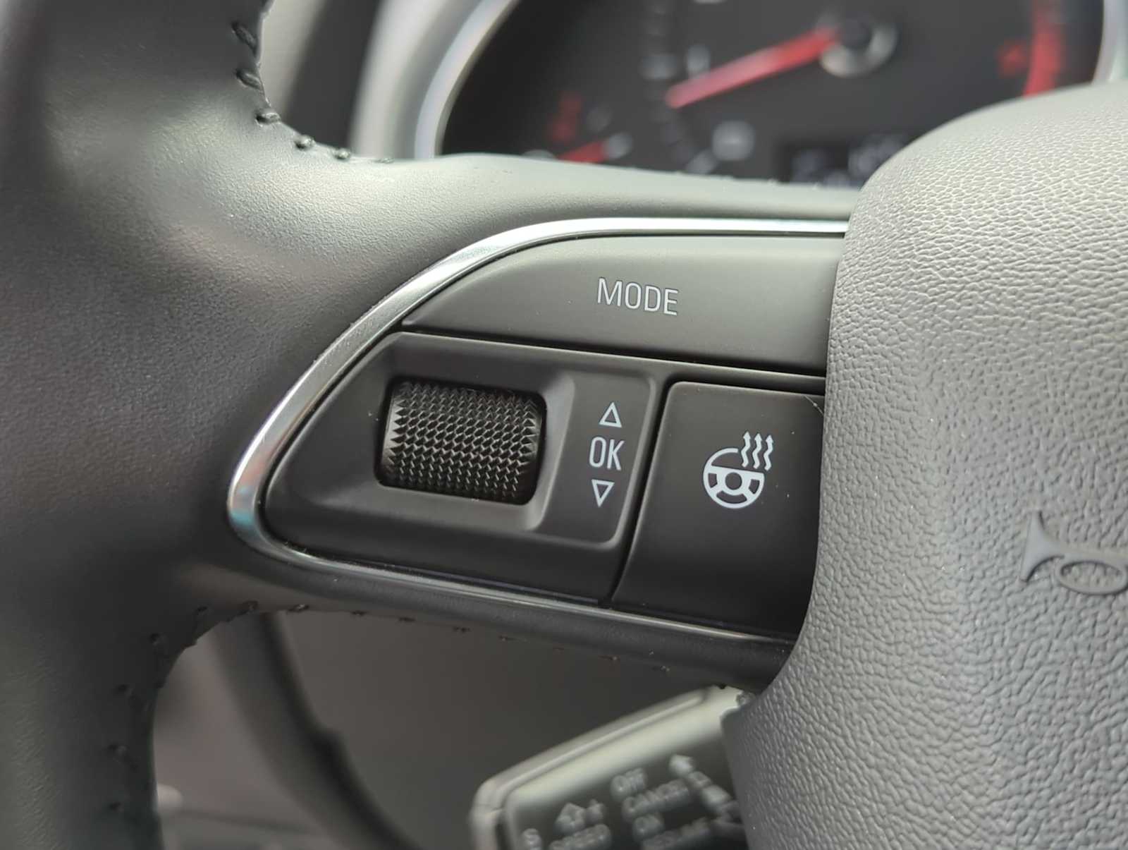 Thumbnail: 2013 Audi Q7 - 24