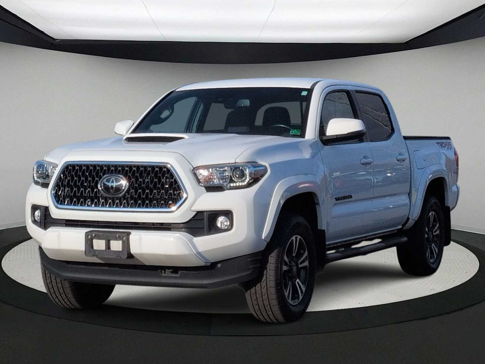 Thumbnail: 2019 Toyota Tacoma - 4
