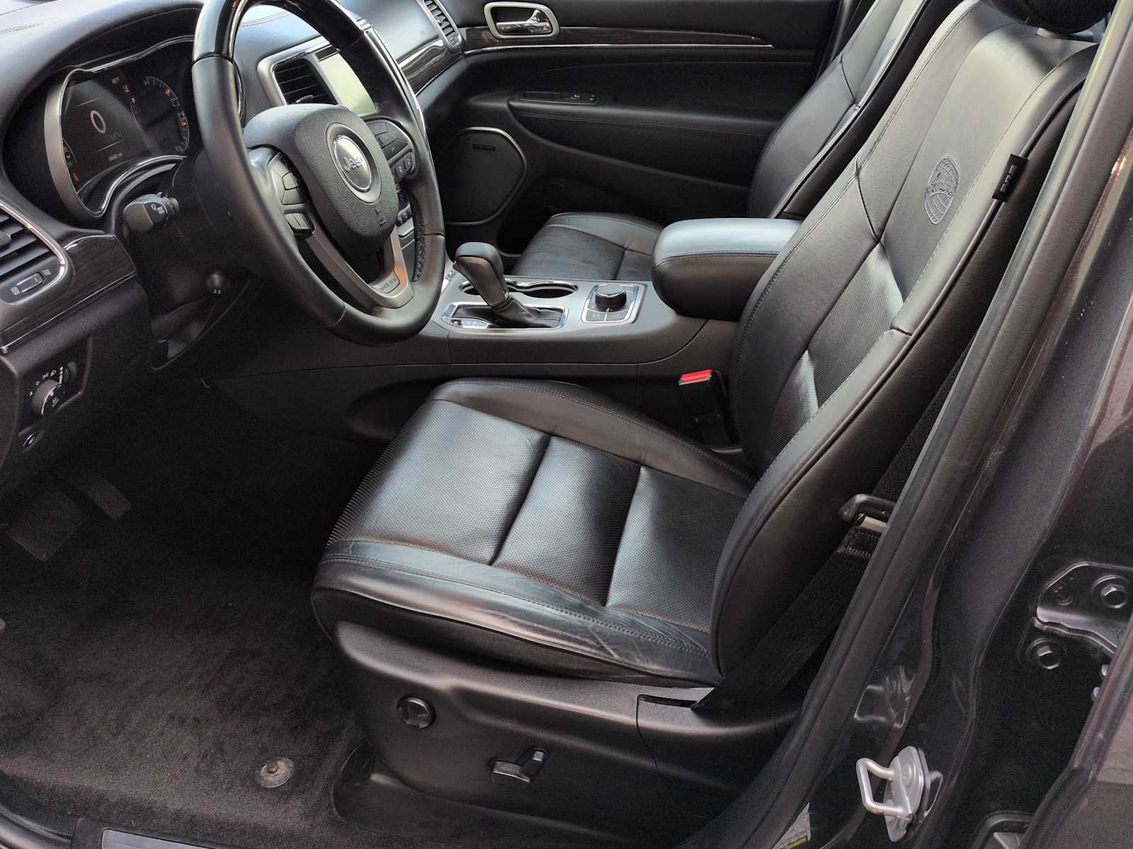 Thumbnail: 2018 Jeep Grand Cherokee - 17