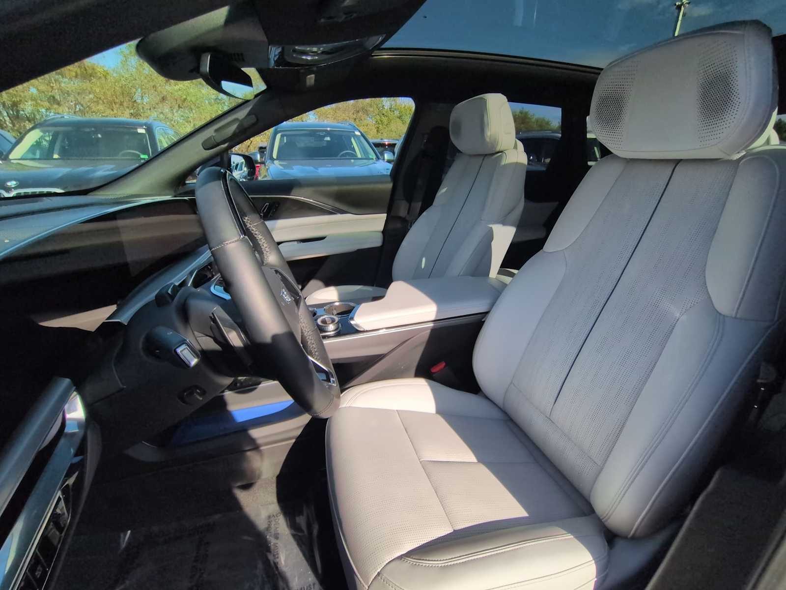 Thumbnail: 2024 Cadillac Lyriq - 17