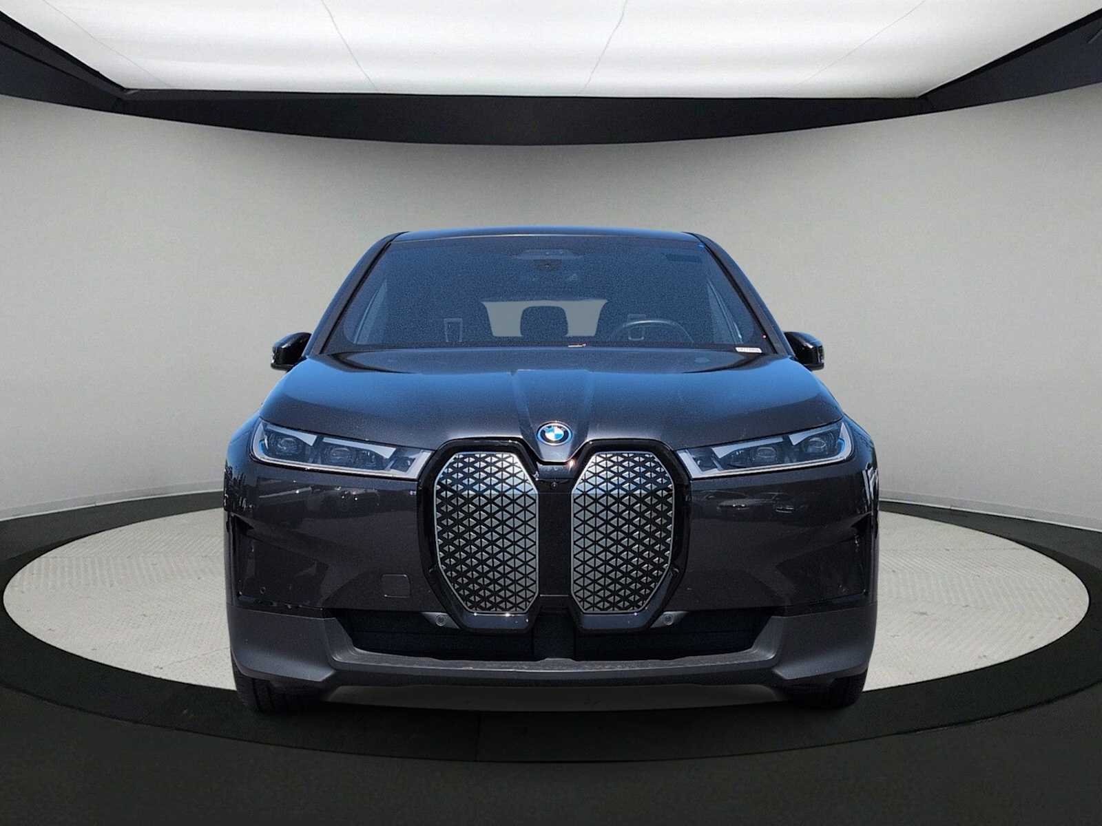 Thumbnail: 2022 BMW iX - 3