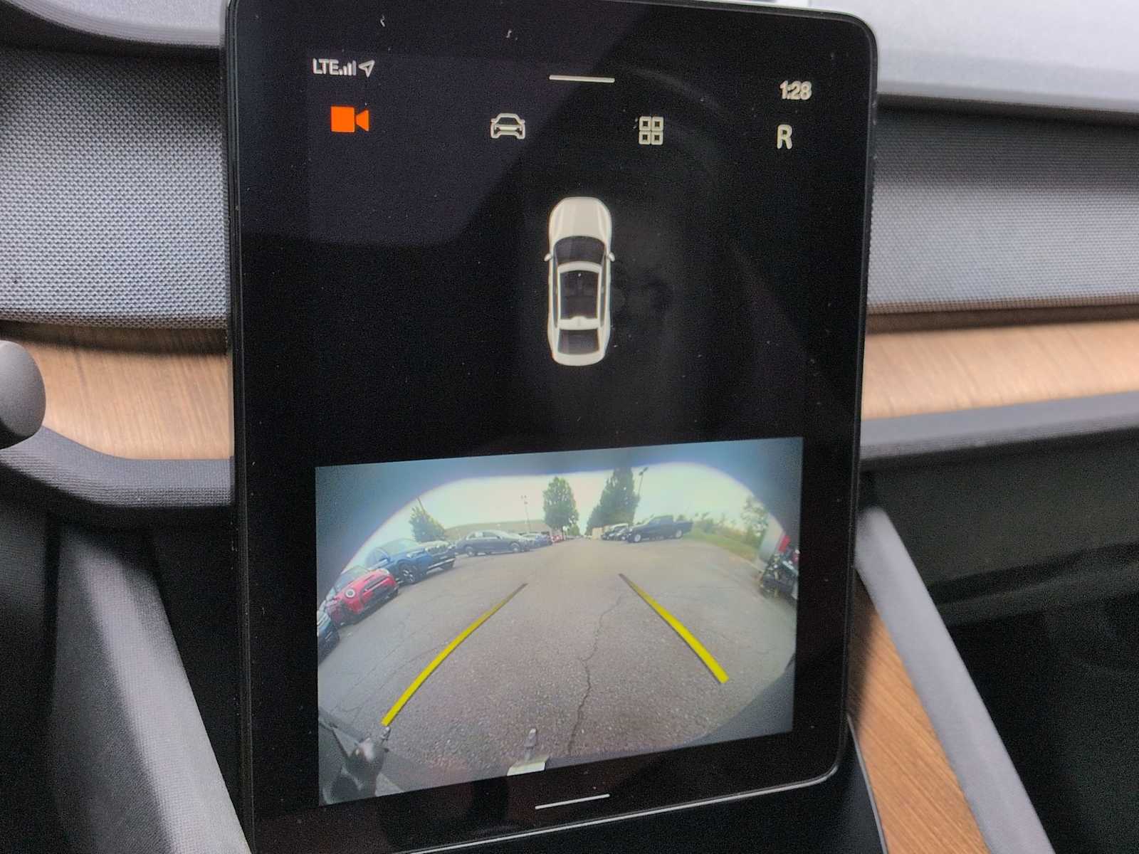 Thumbnail: 2022 Polestar 2 - 32