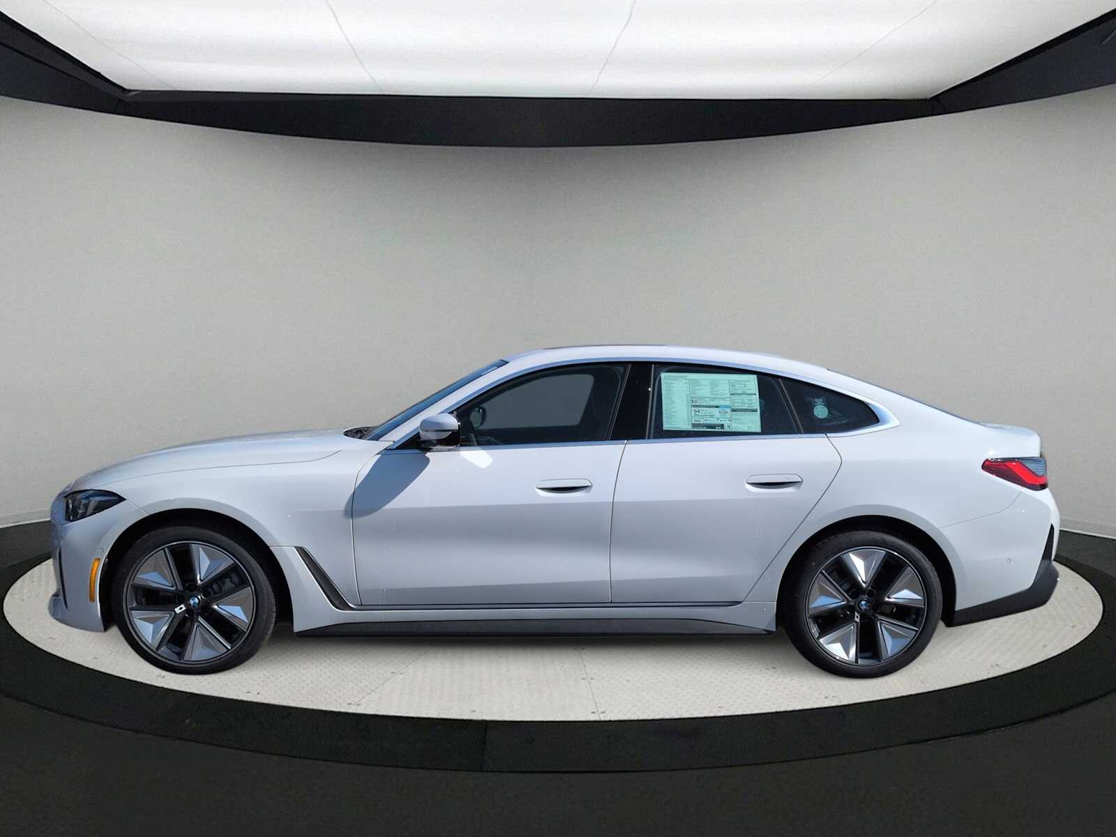 Thumbnail: 2026 BMW i4 - 5