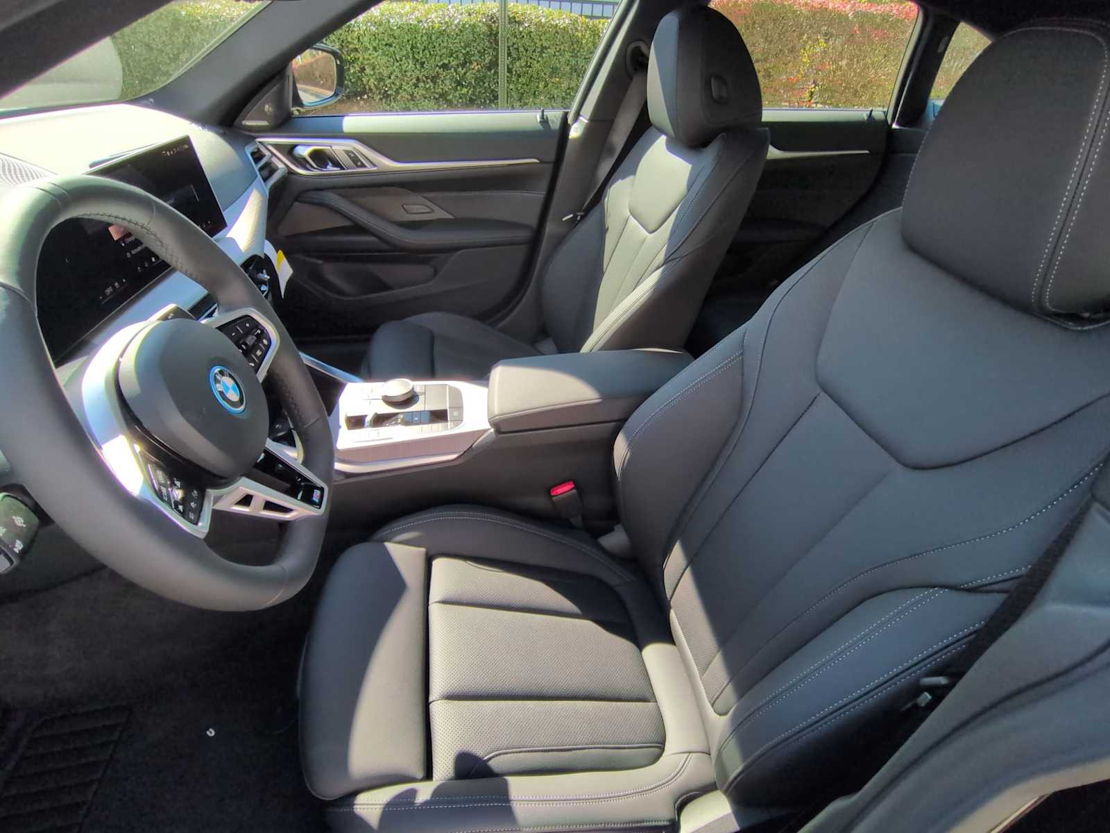 Thumbnail: 2025 BMW i4 - 17