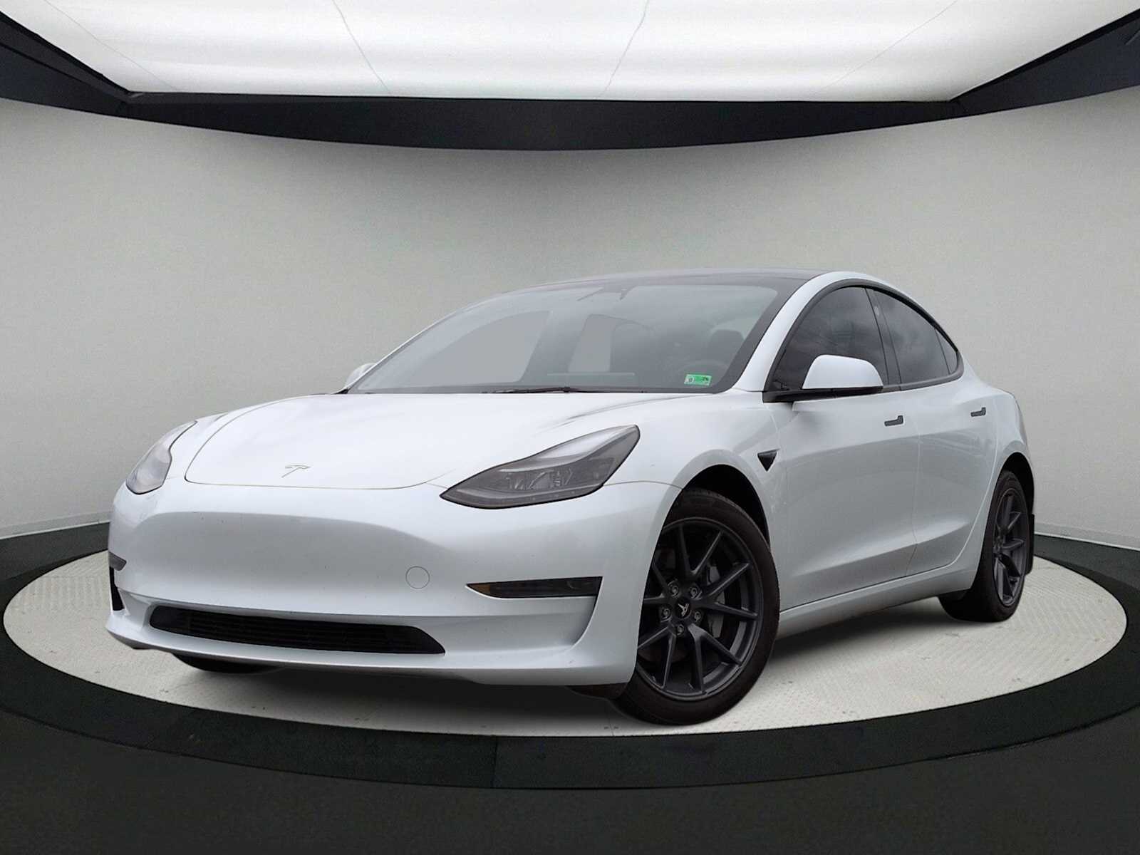 Thumbnail: 2023 Tesla Model 3 - 1