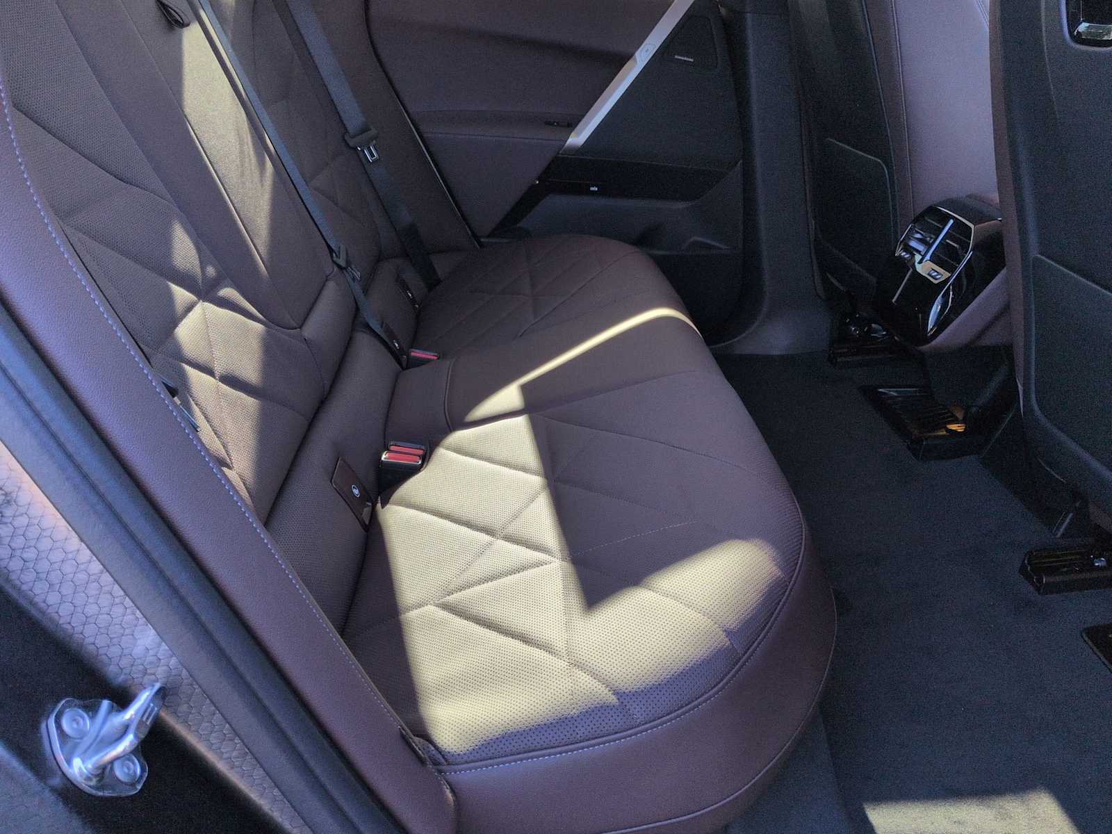 Thumbnail: 2026 BMW iX - 21