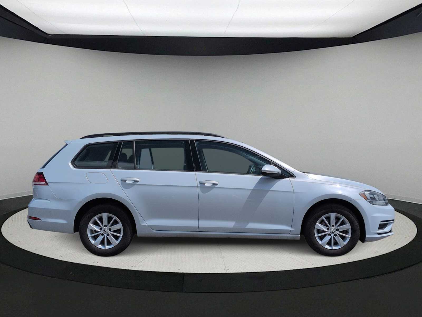 Thumbnail: 2018 Volkswagen e-Golf - 9