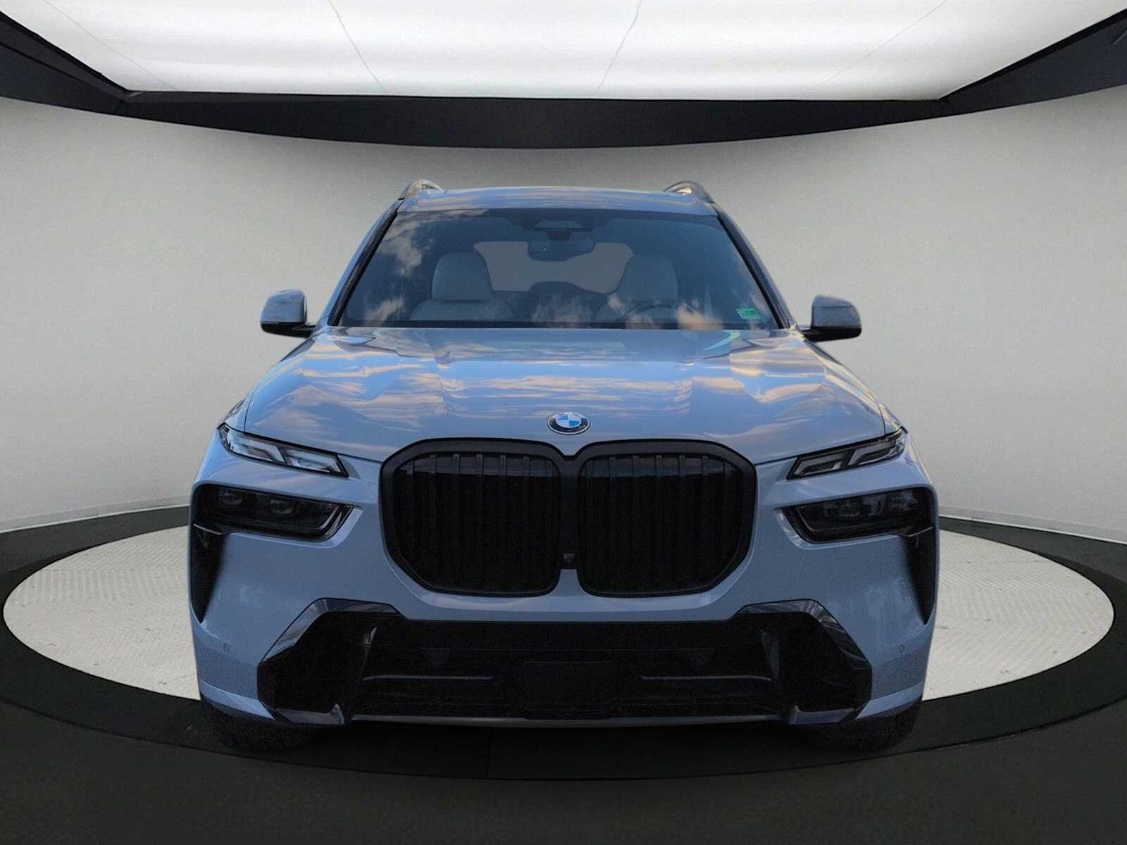Thumbnail: 2023 BMW X7 - 3