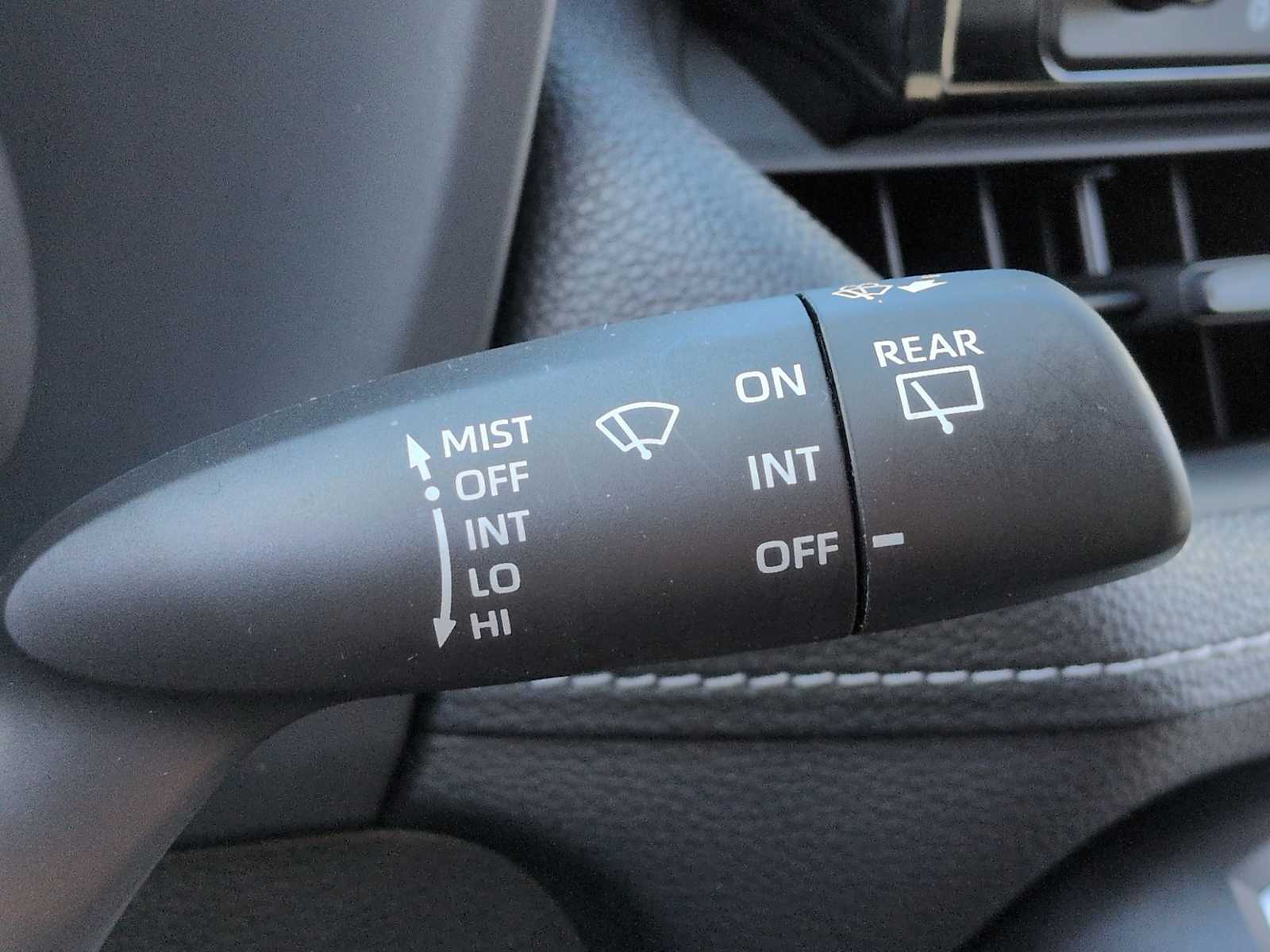 Thumbnail: 2021 Toyota RAV4 - 25