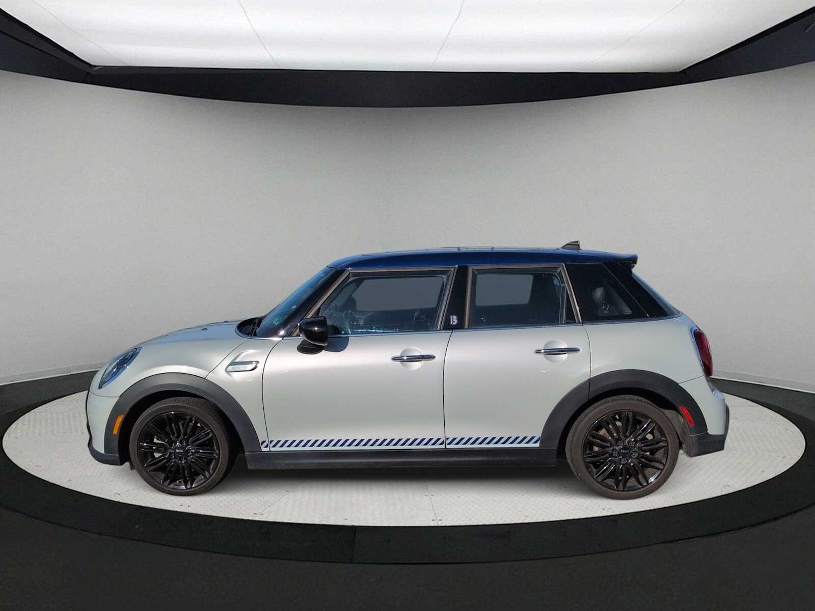 Thumbnail: 2022 MINI Cooper Hardtop - 5