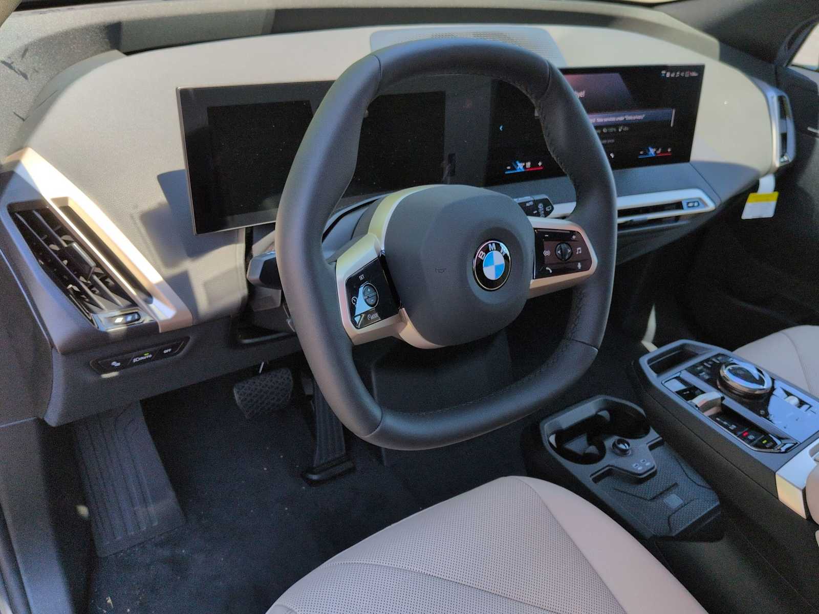 Thumbnail: 2026 BMW iX - 10