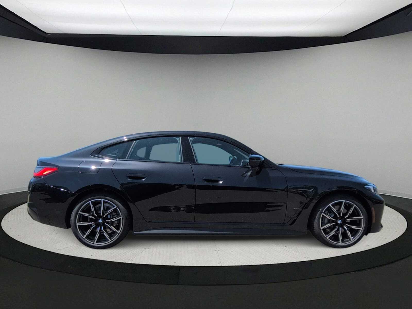 Thumbnail: 2026 BMW i4 - 9