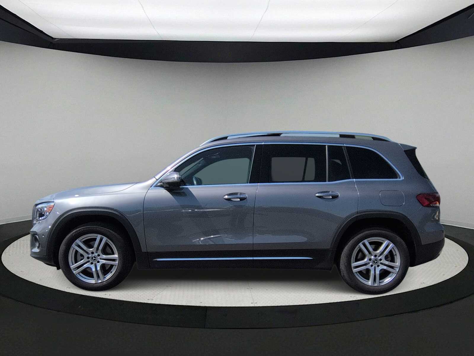 Thumbnail: 2020 Mercedes-Benz GLB - 4