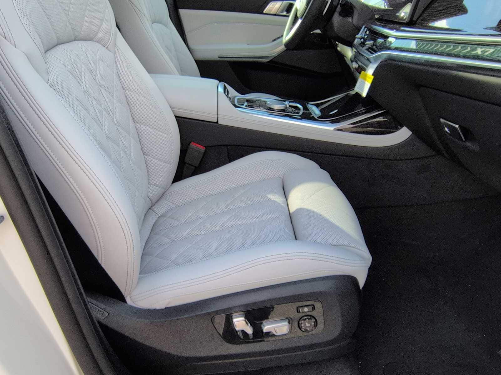Thumbnail: 2026 BMW X7 - 24