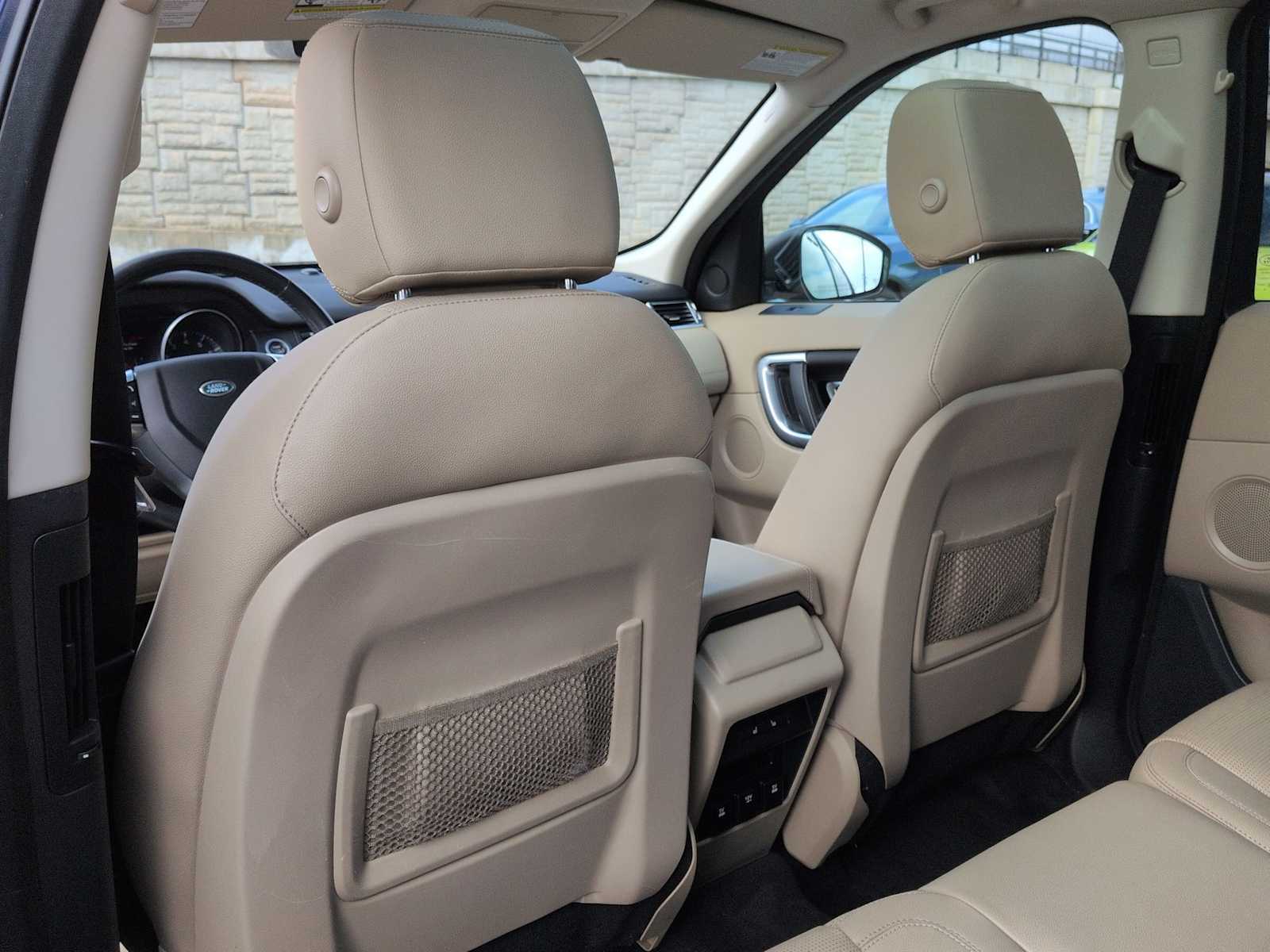 Thumbnail: 2016 Land Rover Discovery Sport - 18