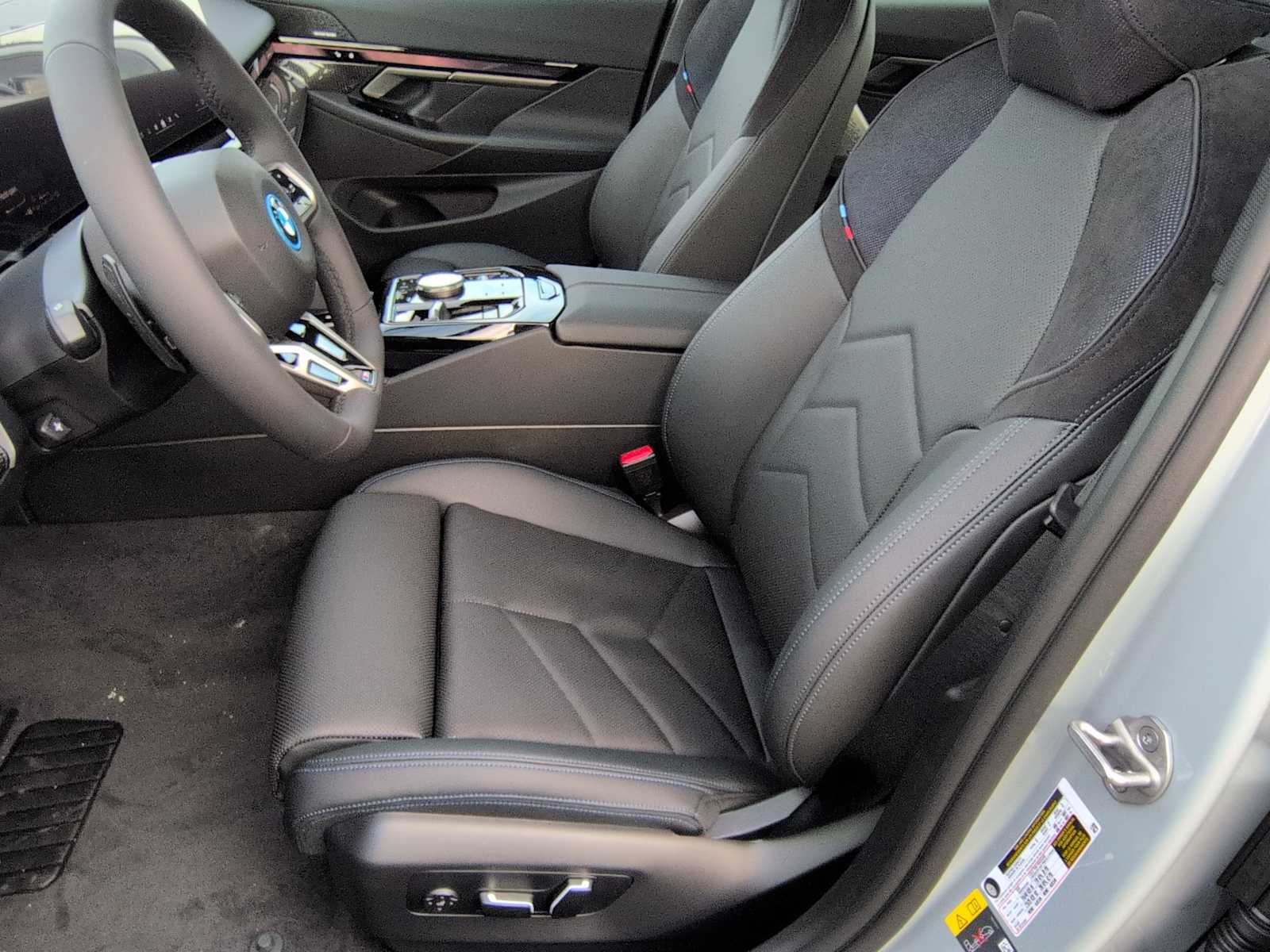 Thumbnail: 2026 BMW 5 Series - 17