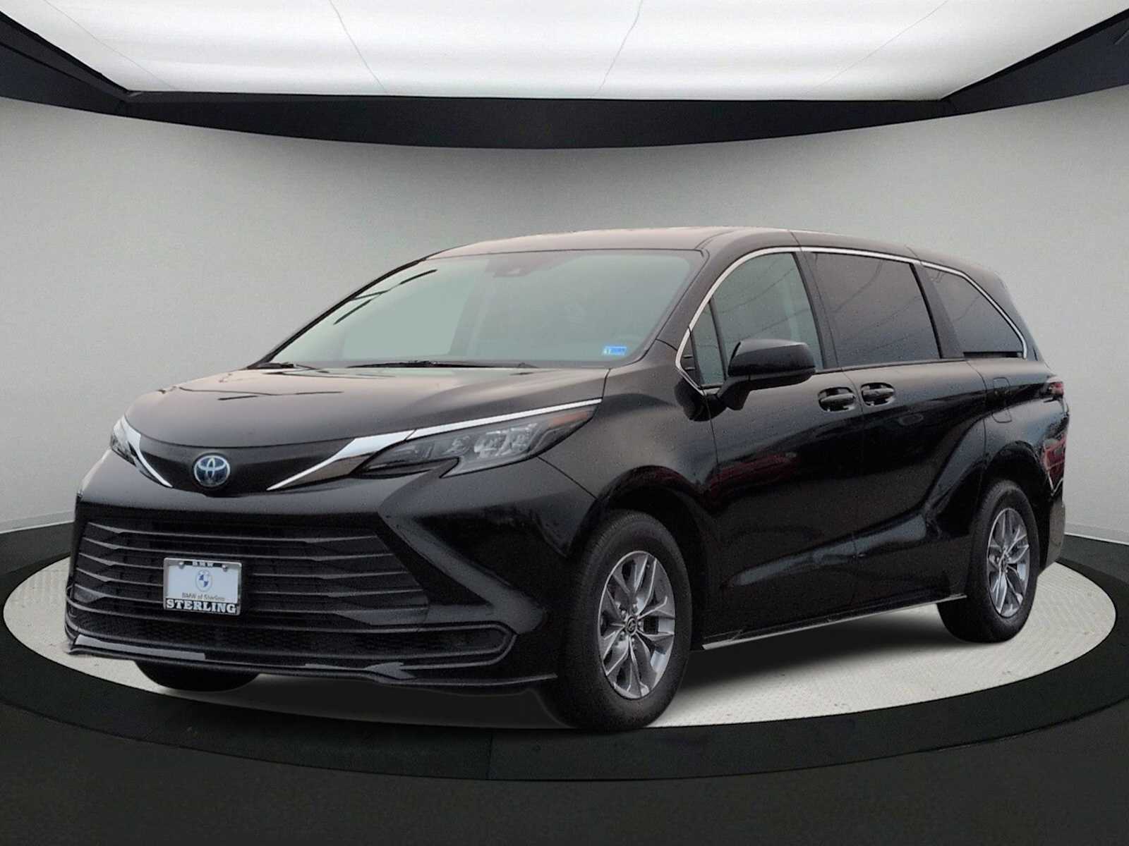 Thumbnail: 2024 Toyota Sienna - 4