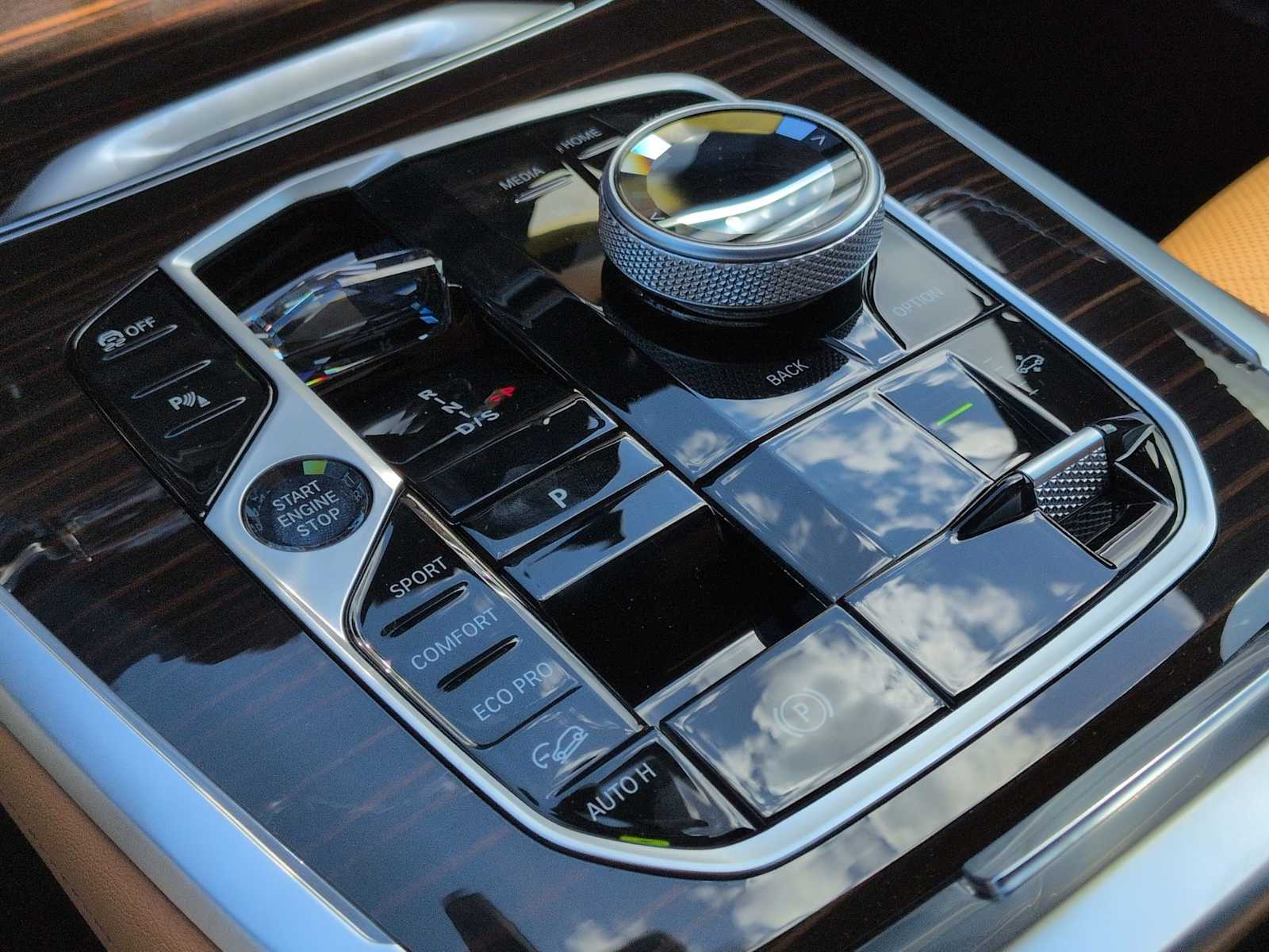 Thumbnail: 2027 BMW X7 - 35