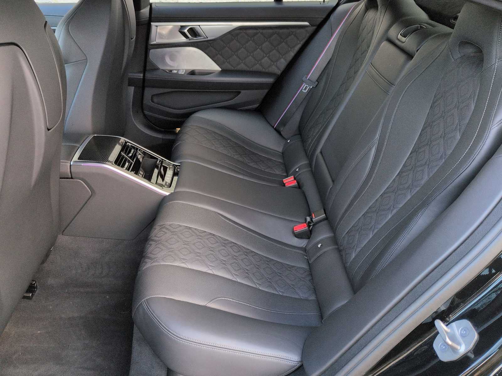 Thumbnail: 2023 BMW M8 - 20