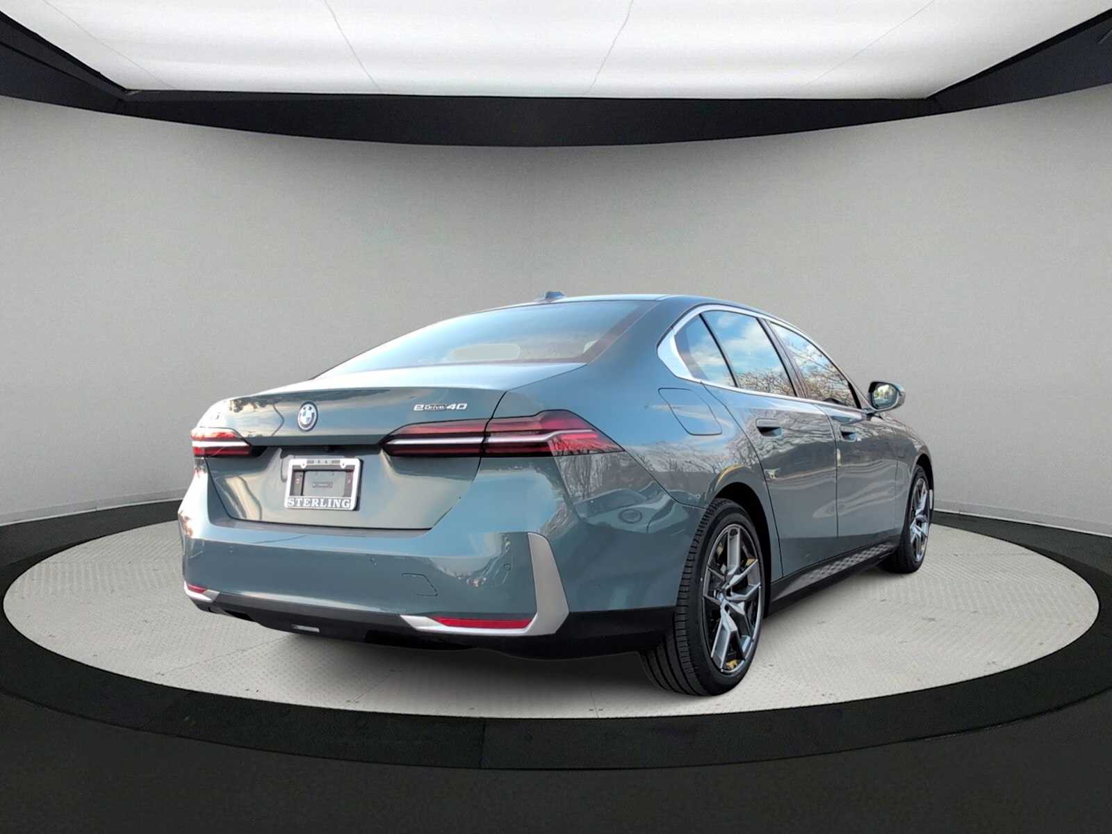 Thumbnail: 2026 BMW i5 - 8