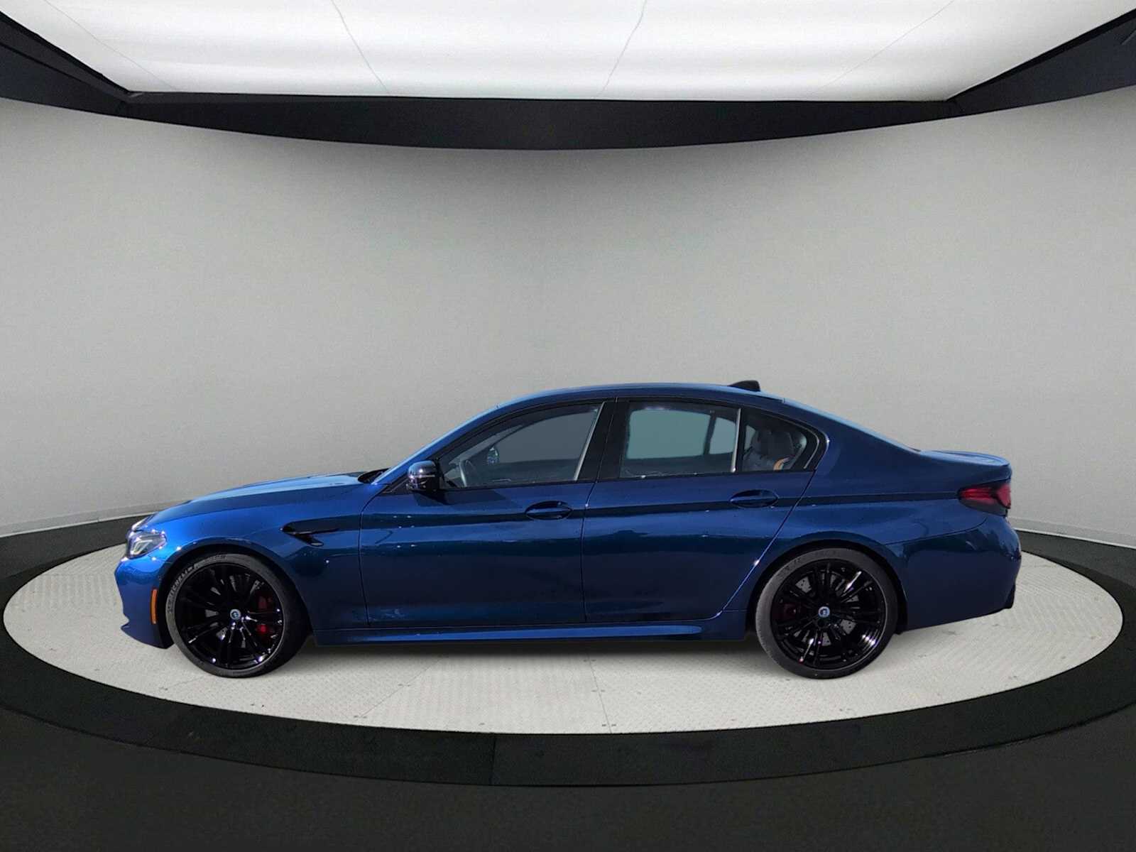 Thumbnail: 2023 BMW M5 - 5