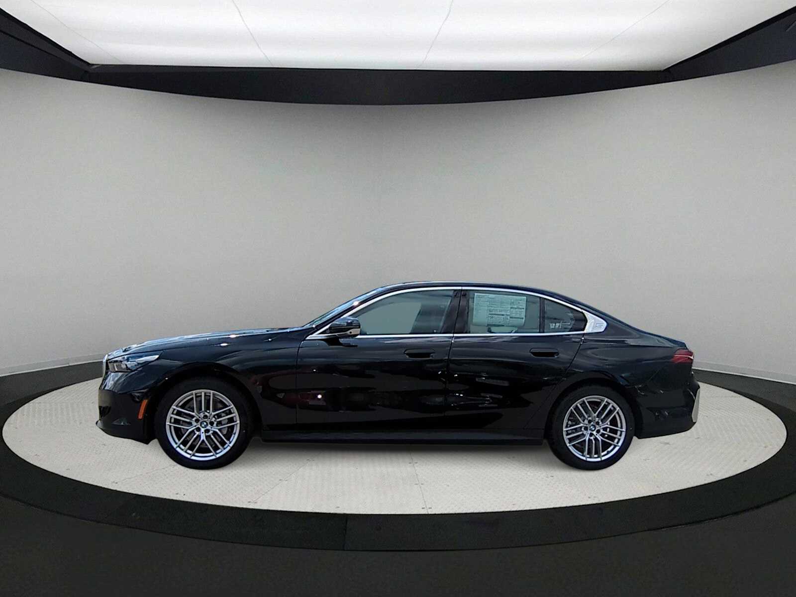 Thumbnail: 2025 BMW 5 Series - 5