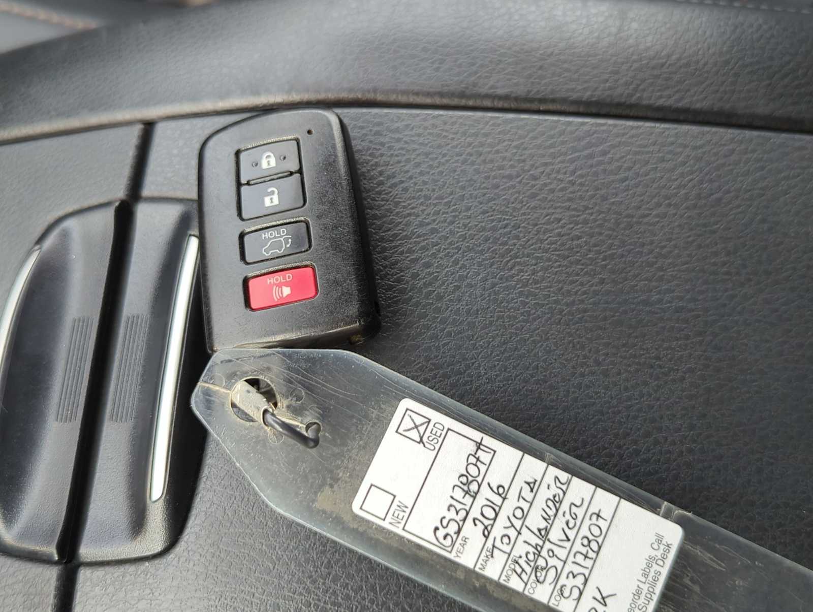 2016 Toyota Highlander XLE 27