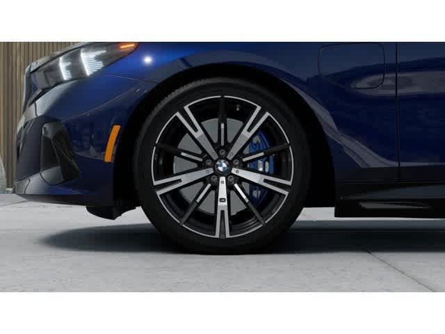 Thumbnail: 2027 BMW 5 Series - 7